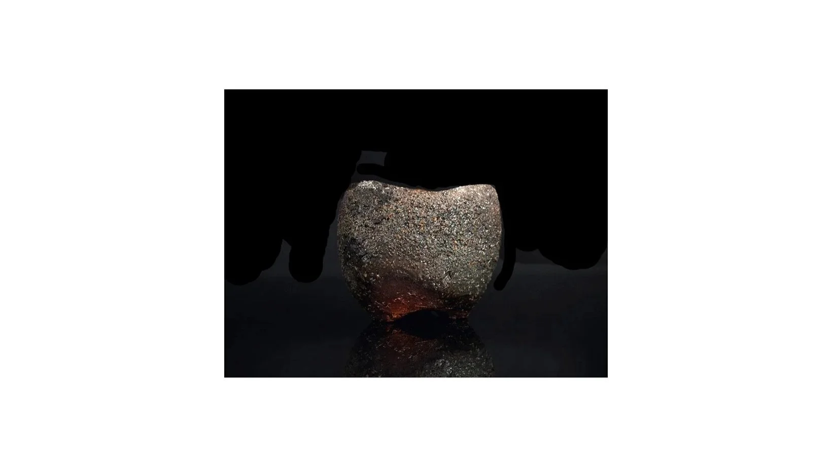 Takeuchi Yasuyuki (b. 1950). Black sake cup, Bizen ware, H 5.5 cm c W 6.6 cm. 