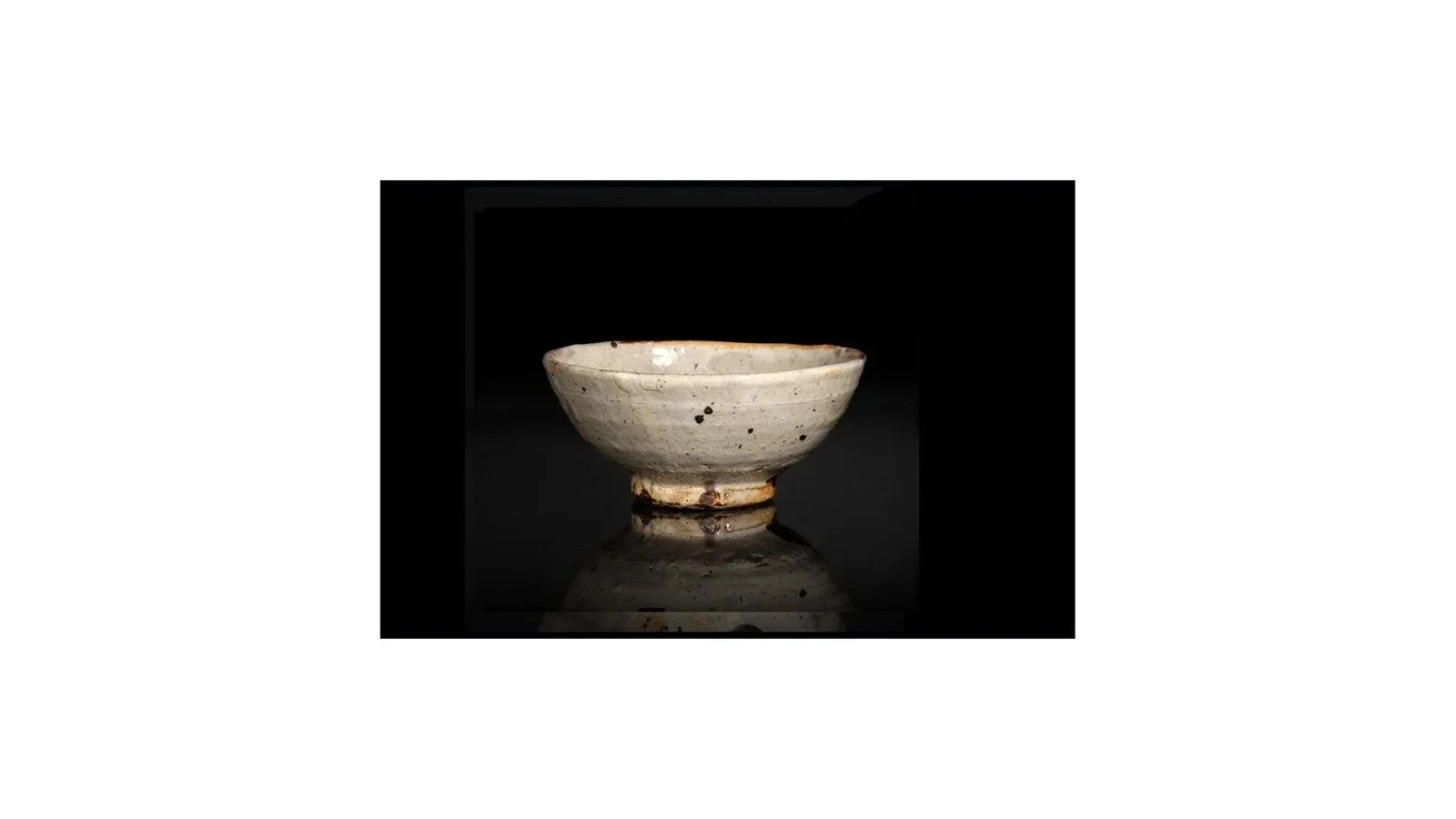 Kudo Mahito (b. 1958). Kohiki tea bowl with abstract iron painting, H 6.8 cm x W 14.5 cm.