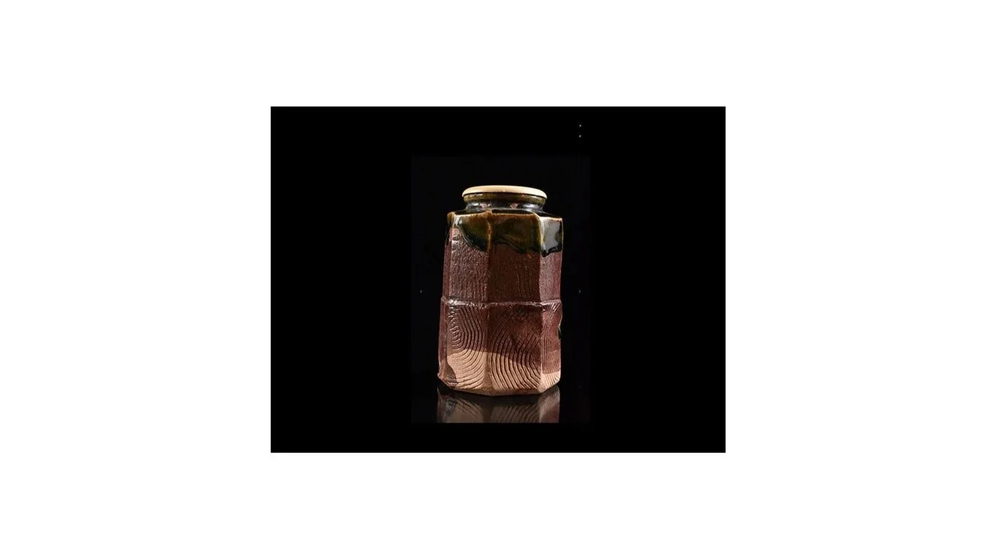 Hyōdō Saburo, Octagonal tea caddy, Mino ware, Oribe style, H 9.2 cm x W 5.5 cm. 