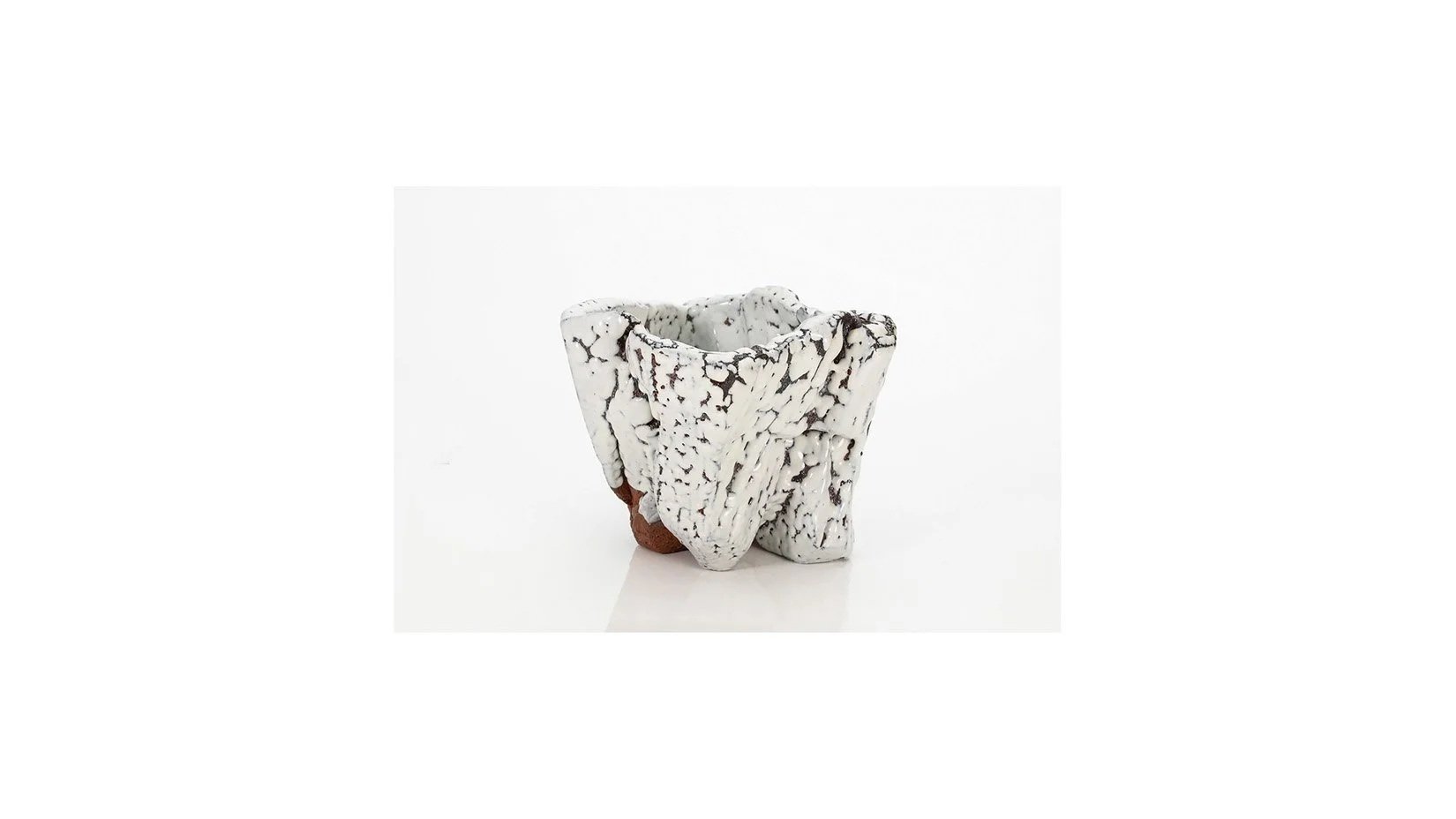 Miwa Kyusetsu XIII (b. 1951). Sculptural tea bowl from the ‘El Capitan’ series, Hagi ware, H 12.2 cm x W 16.9 cm. 