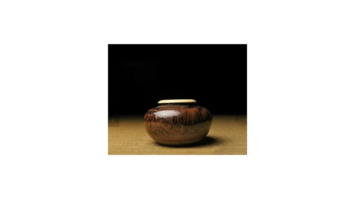 Artist unknown. Tsubaki tea caddy with iron glaze, Seto ware, Edo period, H 5.5 cm x W 8 cm. Certified by the sixth head of the Omotosenke school, Kakukakusai (1678-1730). 