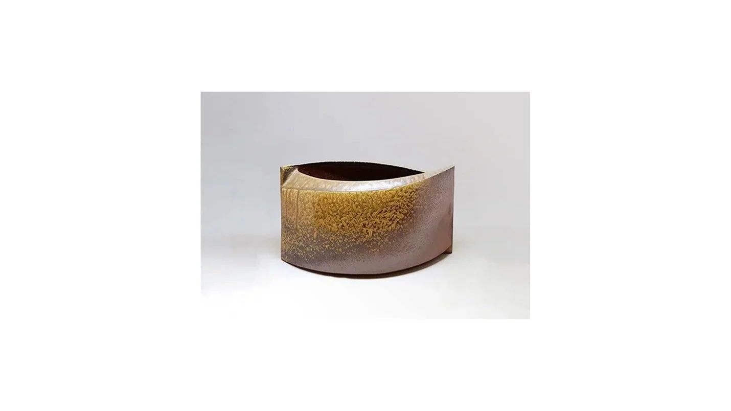Isezaki So (b. 1968), Horizontal vase with natural ash glaze, Bizen ware, H20 x W33.5 x D17cm.
