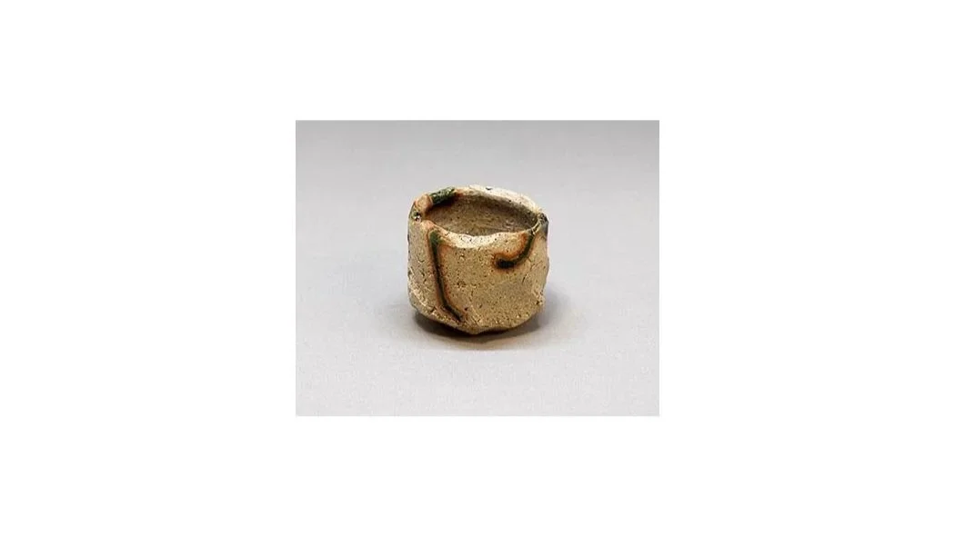 Kenji Takenaka (b. 1957), Oribe sake cup, Bizen stoneware, Oribe glaze, H 5.6 cm x W 6.2 cm