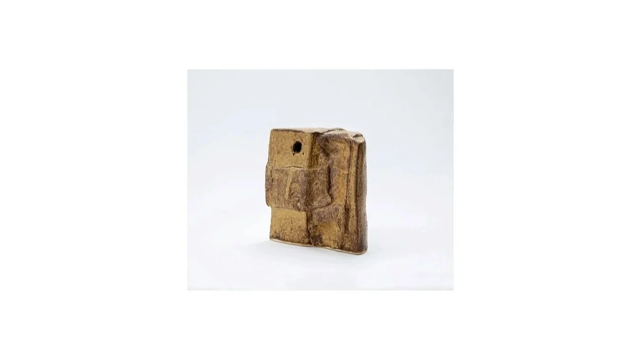 Kamakura Junkichi (1920-1985), Abstract vase/sculpture, Iga stoneware, H 17 cm x W 17 cm x D 8 cm.