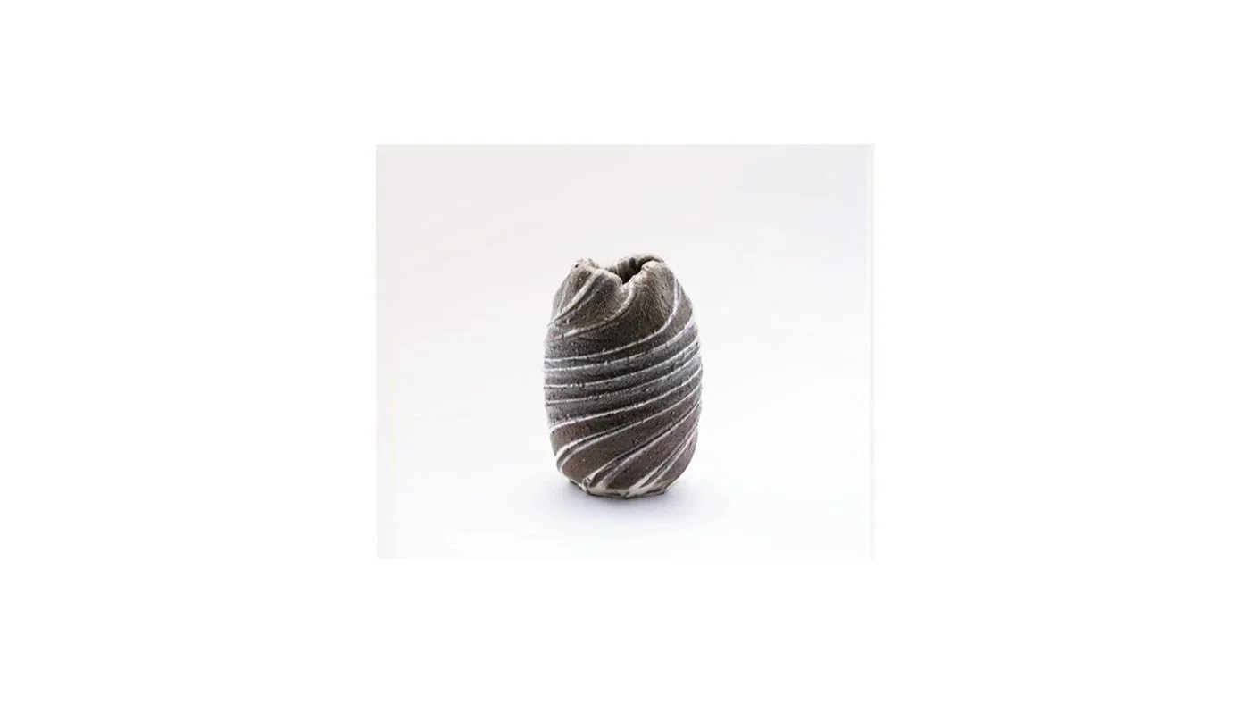 Ishida Kazuya (b. 1986), Small vase with spiral texture, Bizen ware, H 12 cm x W 8.5 cm.  