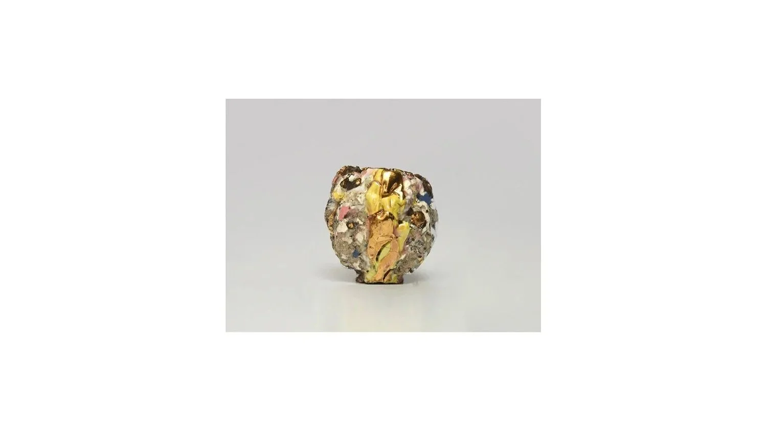 Ichikawa Toru (b. 1973), Sake cup with multi-color glazes and gold accents, H 7 cm x W 5.5 cm.