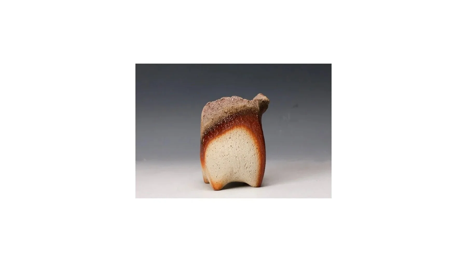 Takenaka Kenji (b. 1957), Sake cup with notched foot and hidasuki glaze pattern, H 9 cm. 
