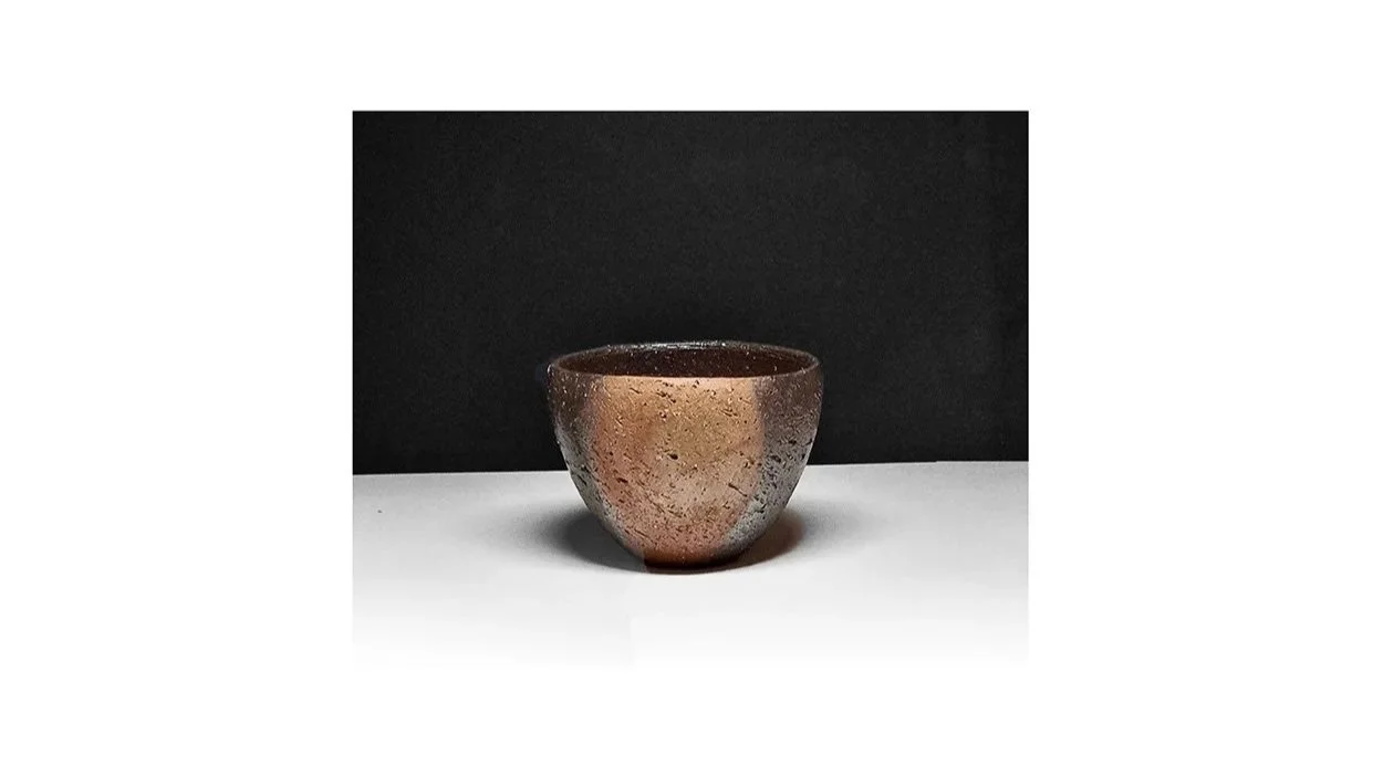 Kaneshige Kosuke (b. 1943). Two-tone tea bowl, Bizen ware, wood-fired with charcoal, H 8 cm x W 10 cm.