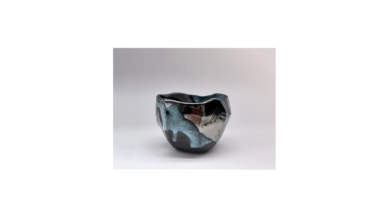 Imanishi Hirotake (b. 1984), Black tea bowl with blue and metallic glazes, H 10 cm x W 11 cm.  
