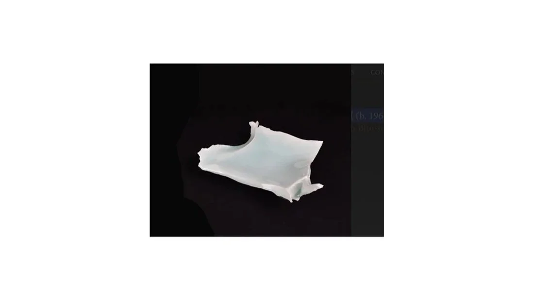 KATO Tsubusa (1962-2025), large plate with jagged edges, porcelain with pale blue celadon glaze, H 7 cm x W 22 cm. 