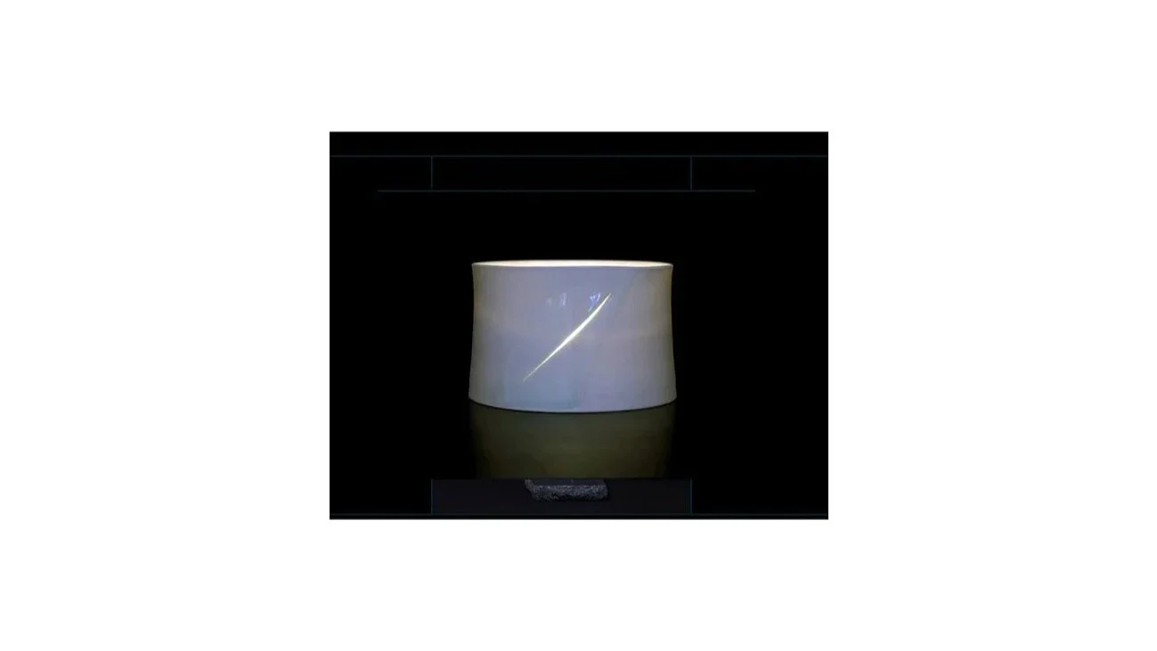 TARUTA Hiroshi (b. 1987), Lid rest, porcelain with linear cutout, H 7 cm x W 11 cm.