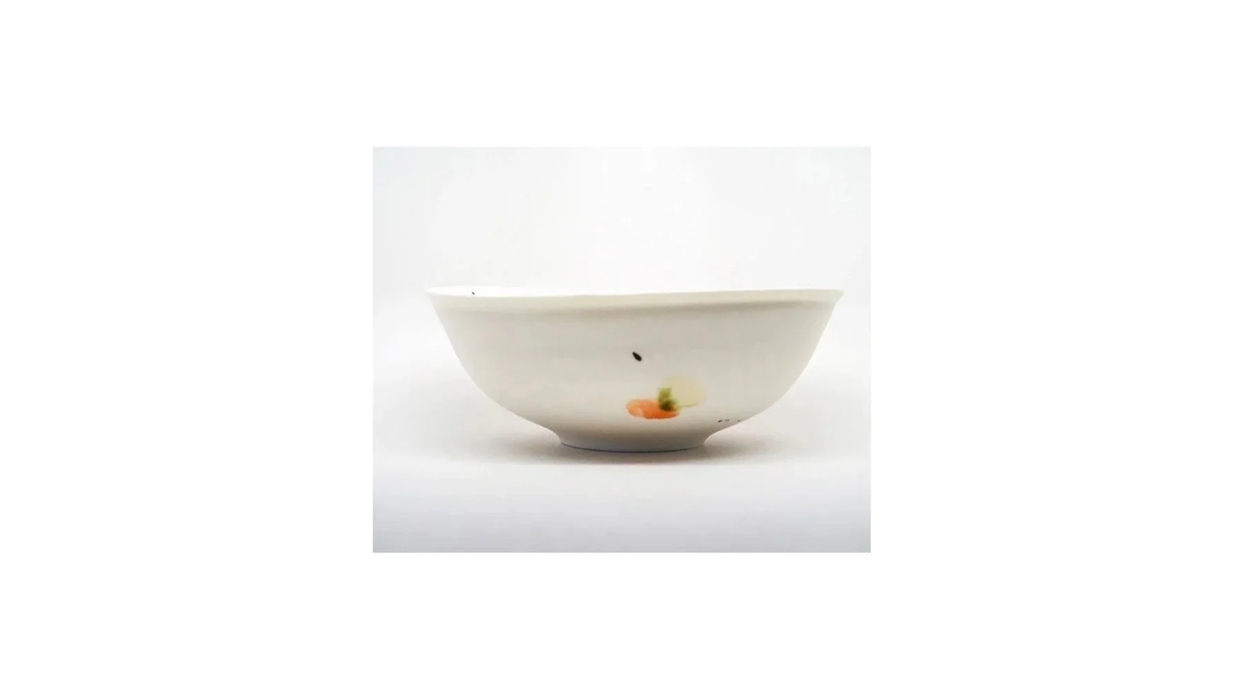 ITO Hidehito (b. 1971), Large bowl with porcelain with splashes of glaze, H 9 cm x W 24 cm.