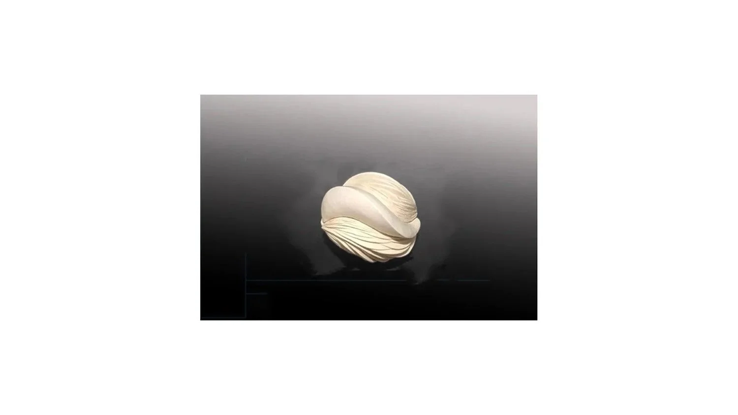 TANAKA Tomomi (b. 1983), Container titled, ‘Little Dream,’ porcelaneous stoneware, H 6.4 cm x W 7.5 cm. 
