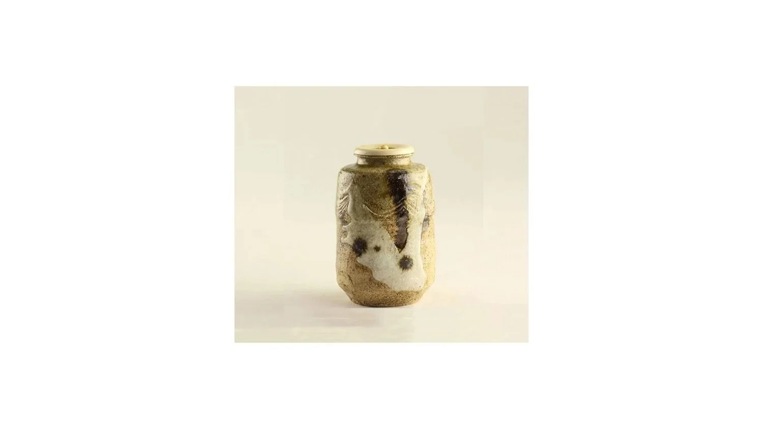 Kato Tokuro (1898-1985), Iga Mino tea caddy, stoneware with iron-oxide and Shino glaze, H 9.5 cm x W 5.8 cm. The "Ichimusai" mark specific to Kato Tokuro at the base.