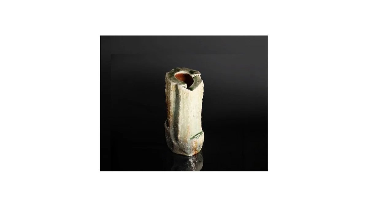 Fujioka Shuhei (b. 1947), Irregular form vase, Iga ware, H 25 cm x W 12.5 cm. 
