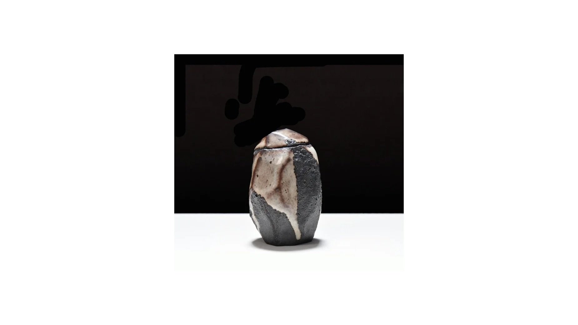 Robert FORNELL, Black Shino tea caddy, reduction-fired, H 10 cm x W 6 cm. 