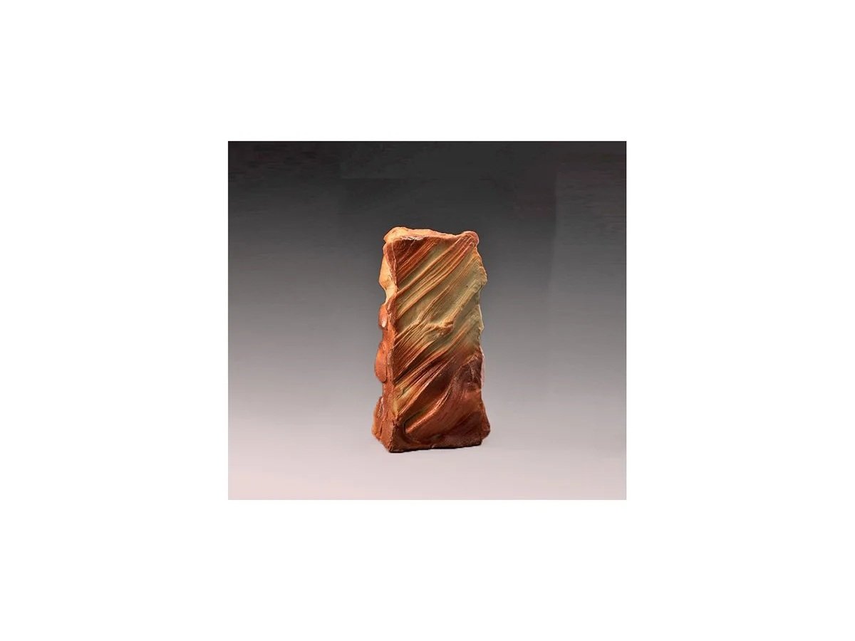 ISEZAKI Jun's  bold sculpture "Wind and Snow" is a prototype of the "classic contemporary" style many contemporary Bizen ceramicists strive to emulate. 