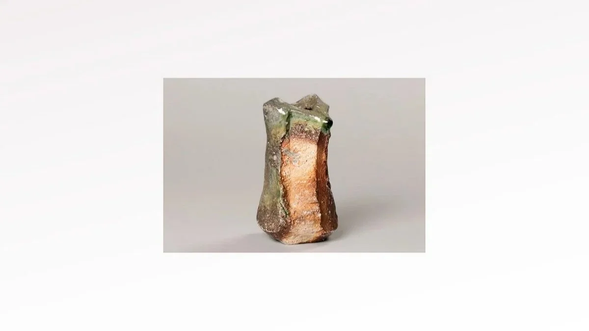 ATARASHI Manabu (b. 1973), Vase, natural ash glazes, H 14.7 cm x W 9.3 cm.