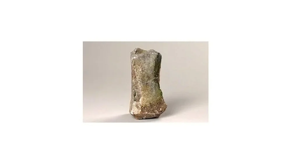 ATARASHI Manabu (b. 1973), Vase, natural ash glazes, H 14.7 cm x W 9.3 cm.