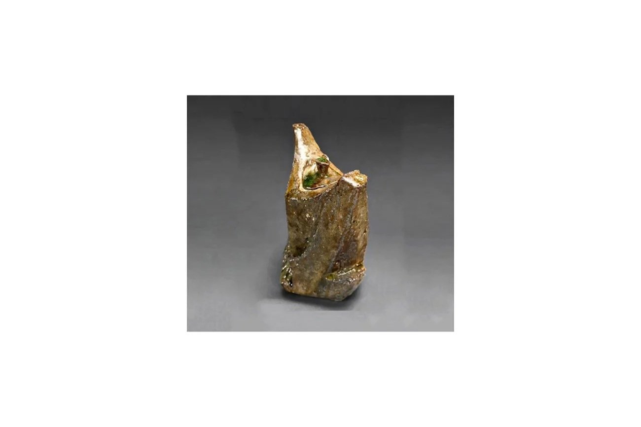 ATARASHI Manabu (b. 1973), lidded vessel in the shape of a dancer, natural ash glaze, H 21 cm x W 16 cm.