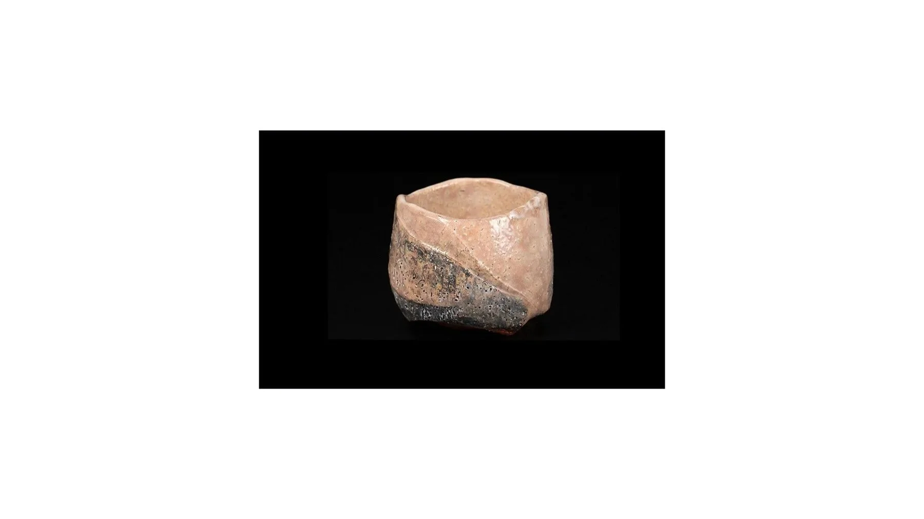 SAKA Koraizaemon XII (1949-2004), tea bowl with incised sections and scratch design, H 9.8 cm x 13.2 cm.