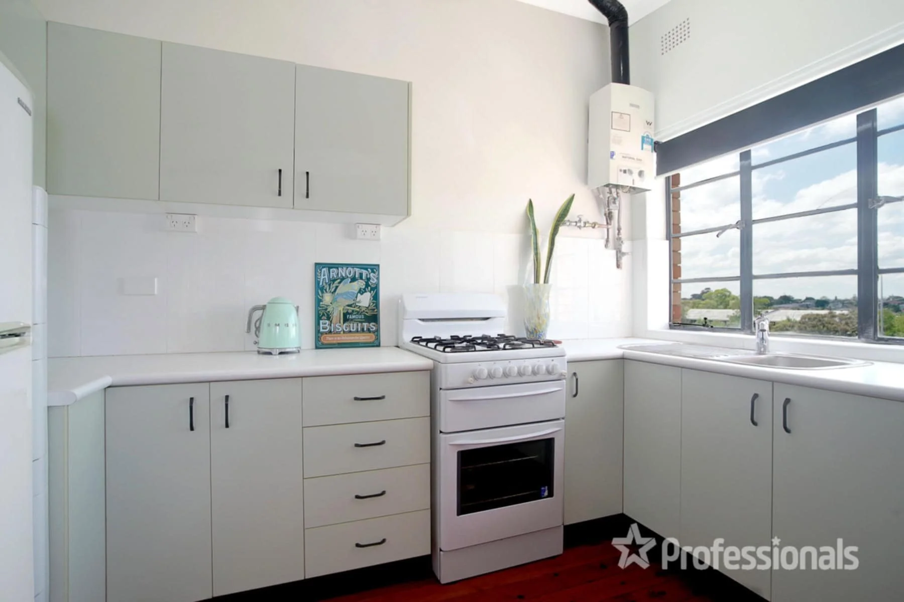 Donna's kitchen after.jpeg