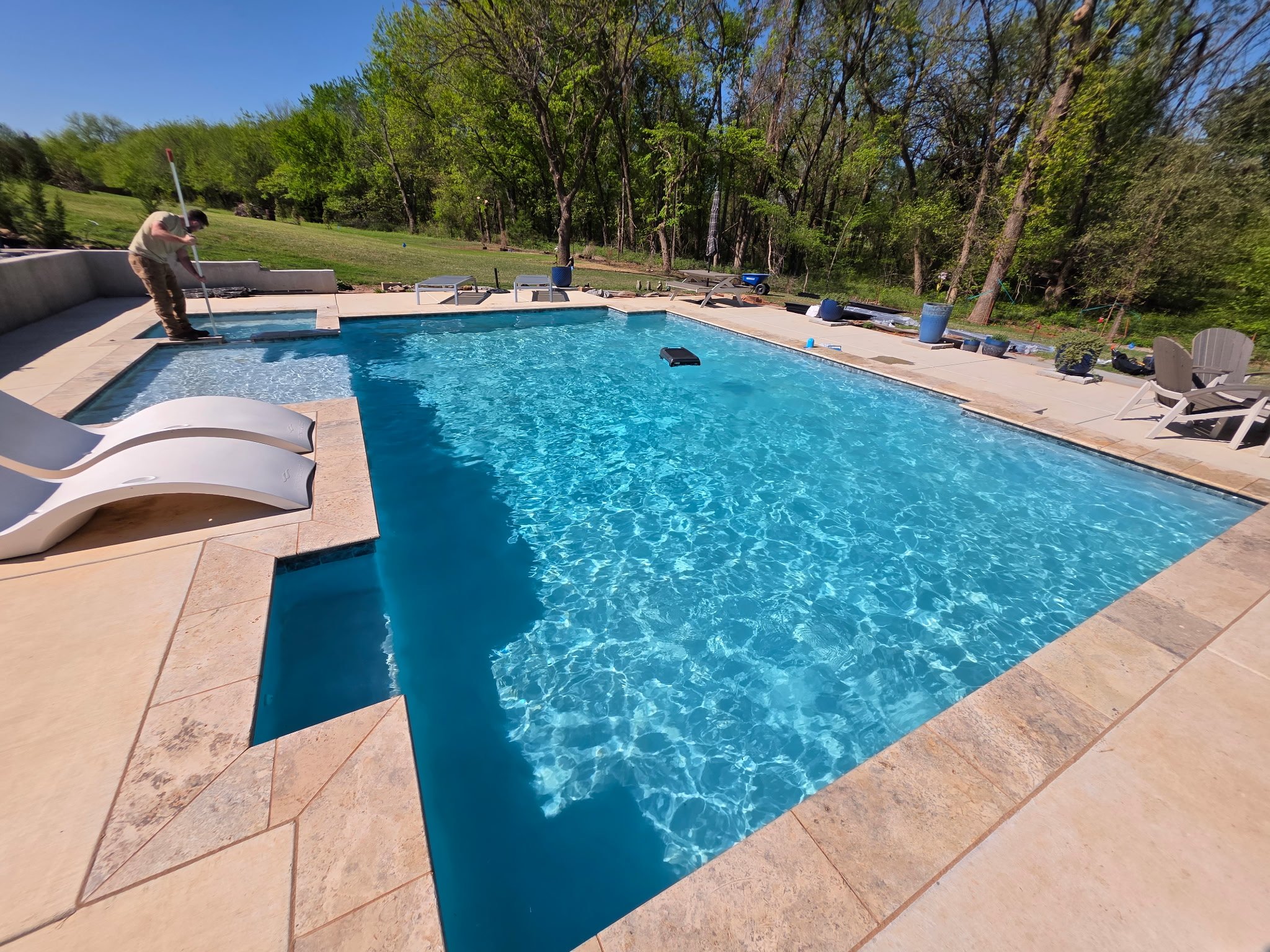 Edmond OK Pool Cleaning sparkling water with pool cleaner