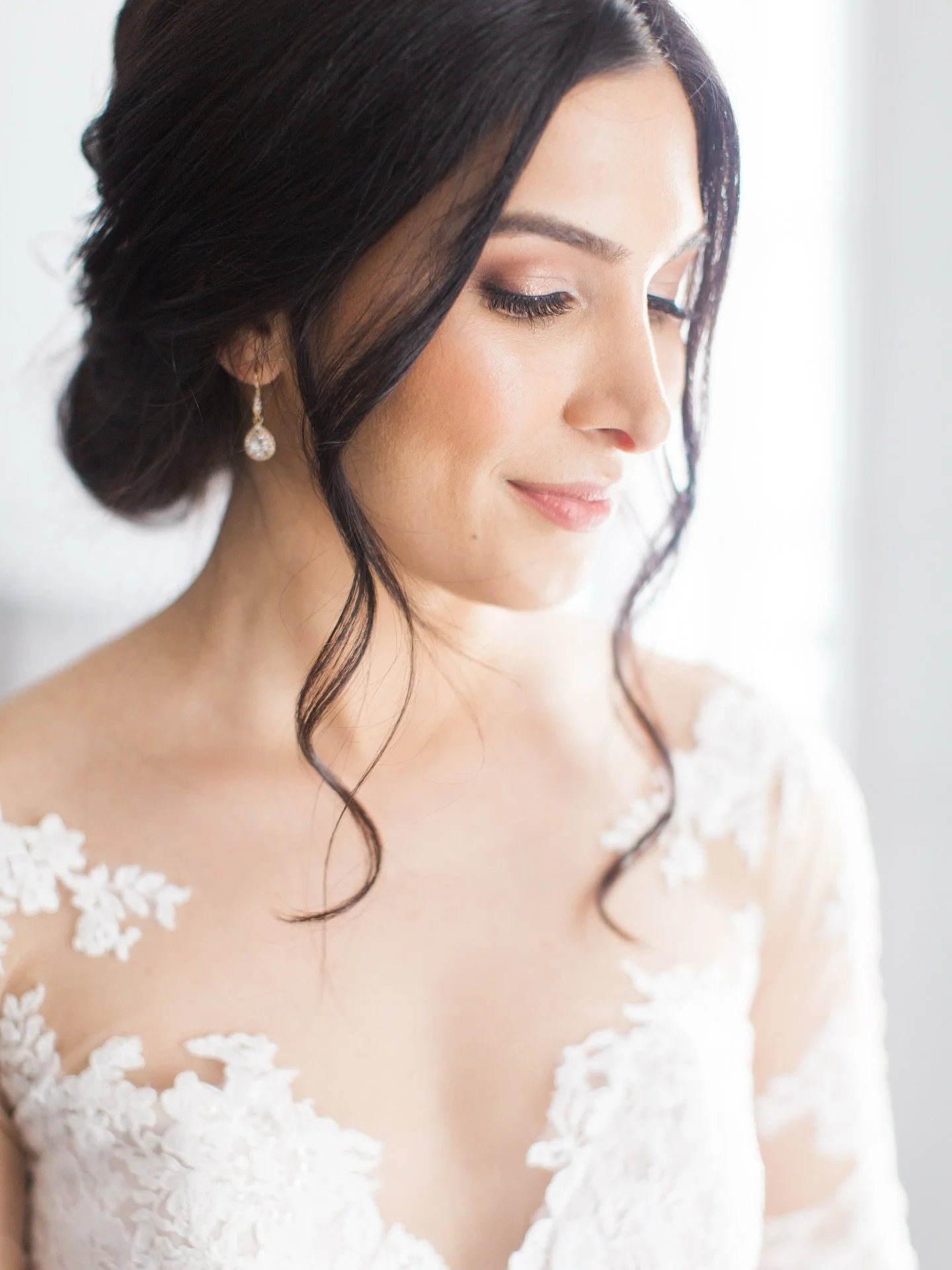 Where timeless beauty meets dreamy venues. Who else is obsessed with @calamigoslosangeles weddings? 💍 

Hair and Makeup: Krystal @thebridalbeautypros 
Venue: @calamigoslosangeles 

#calamigosequestrian #calamigoslosangeles #calamigoswedding #bridalm