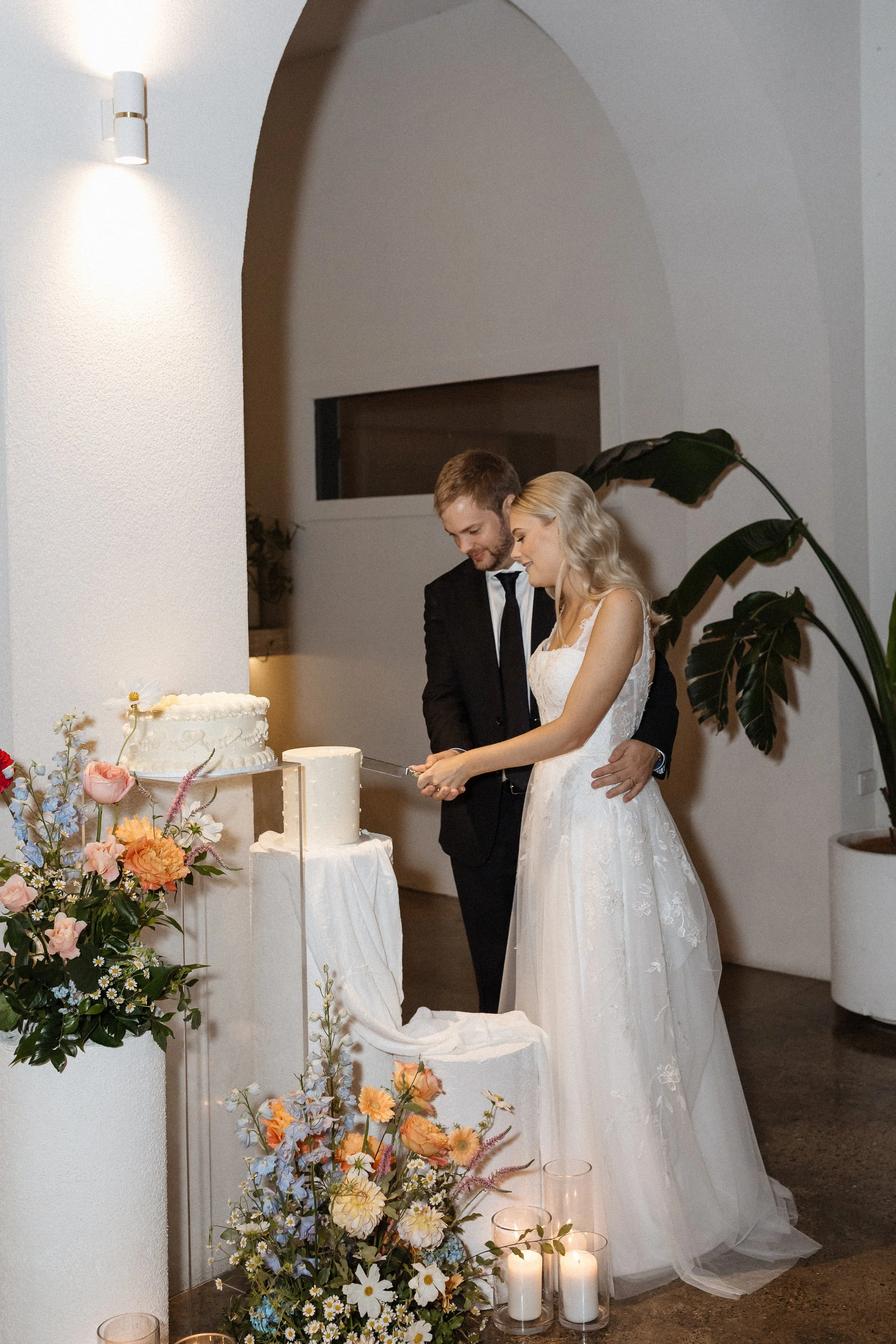 cake cutting wedding portraits