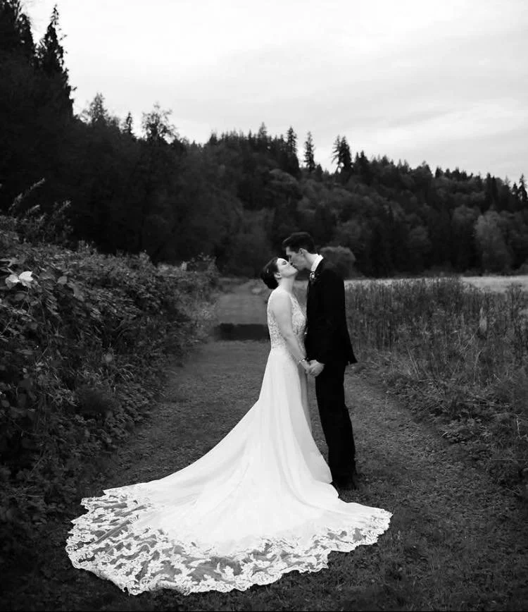 Clean lines, timeless detail, and made to make an entrance! 
This gorgeous gown will be part of our curated collection at the June 25th bridal consignment pop-up hosted by @akwellnesslounge Where you can shop pre-loved dresses in person, without the 