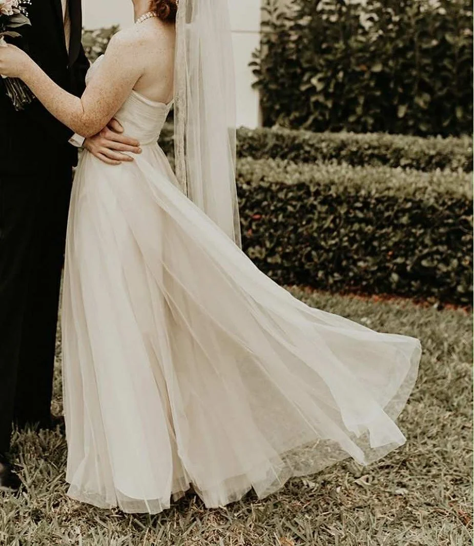 Sneak peak of this sweet little BHLDN dress! This beautiful gown along with 50 others will be at our next pop-up, ready for a try on and purchase off the rack! 

We&rsquo;ll be popping up next on July 9th from 6&ndash;8pm at @akwellnesslounge ! Walk-
