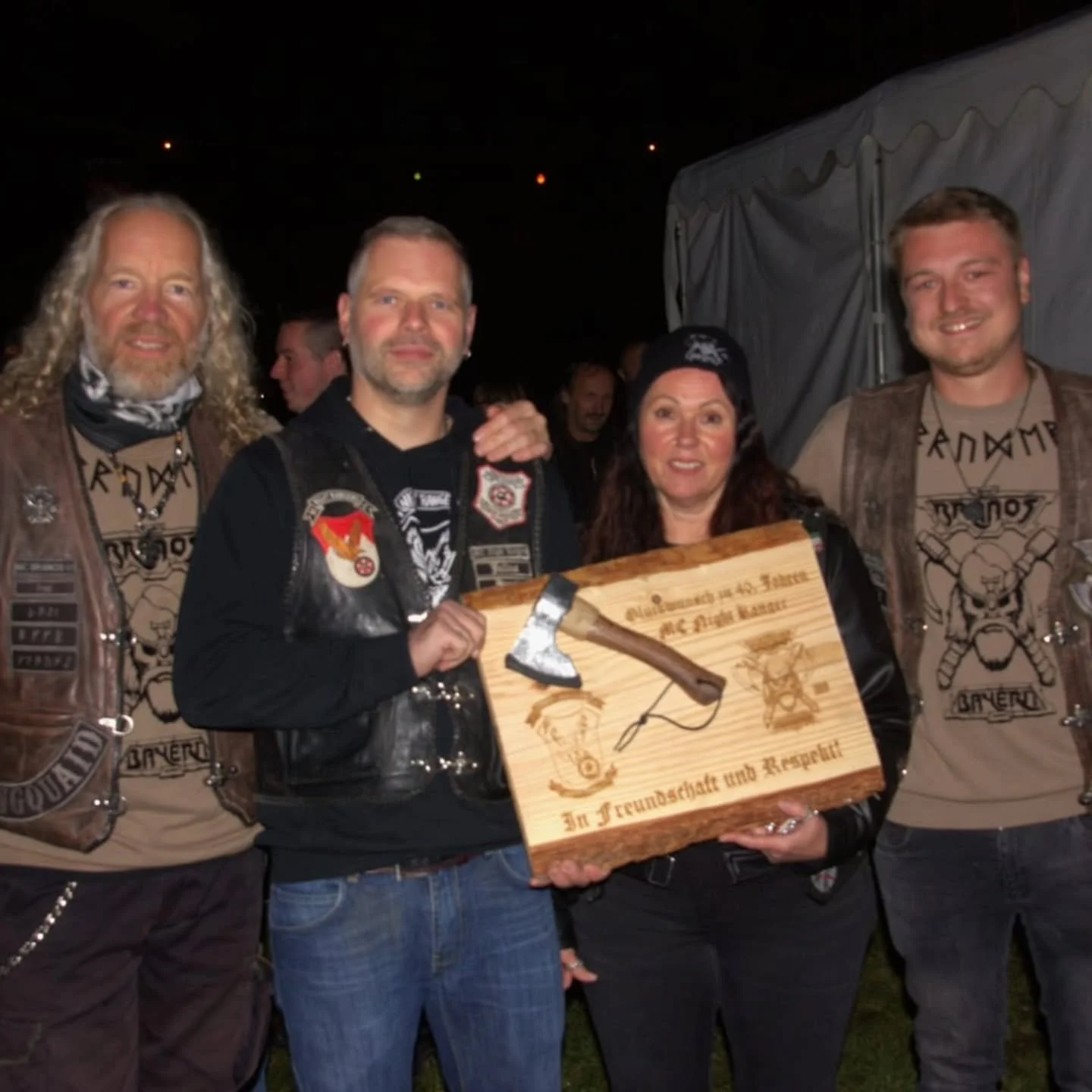 Fast die ganze Truppe von uns Branos Br&uuml;dern hat die Night Rangers zu ihrem 40 j&auml;hrigen Jubil&auml;um besucht. Mega geile Party, Benzingespr&auml;che, alte Freunde wieder getroffen und nat&uuml;rlich auch gut einen Getrunken 😉 Auf die n&au