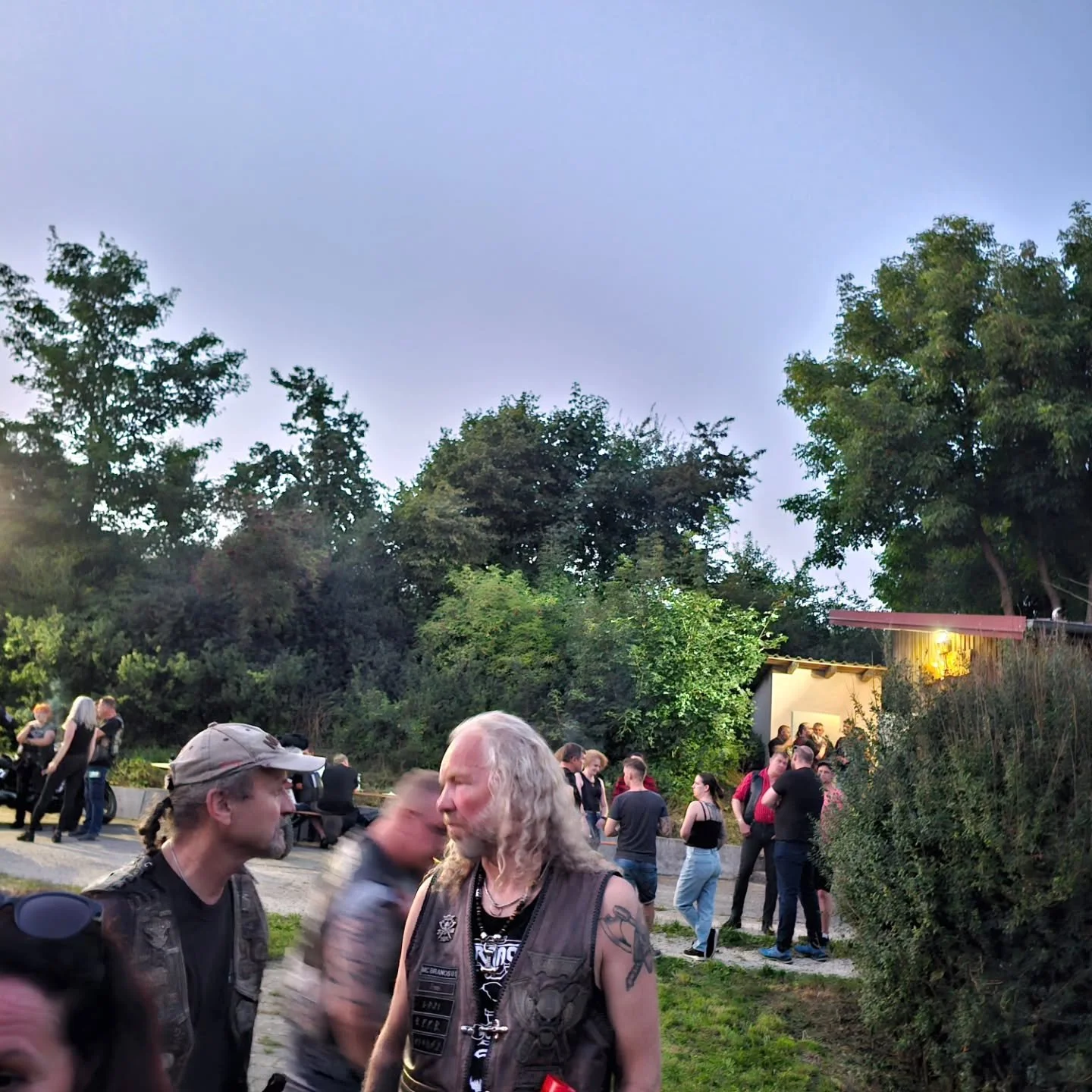 Klause, Basti, Chriss und Josef haben gestern die Jeti Riders zur Sommerparty besucht.
War ein feuchtfr&ouml;hlicher Abend 😅😁