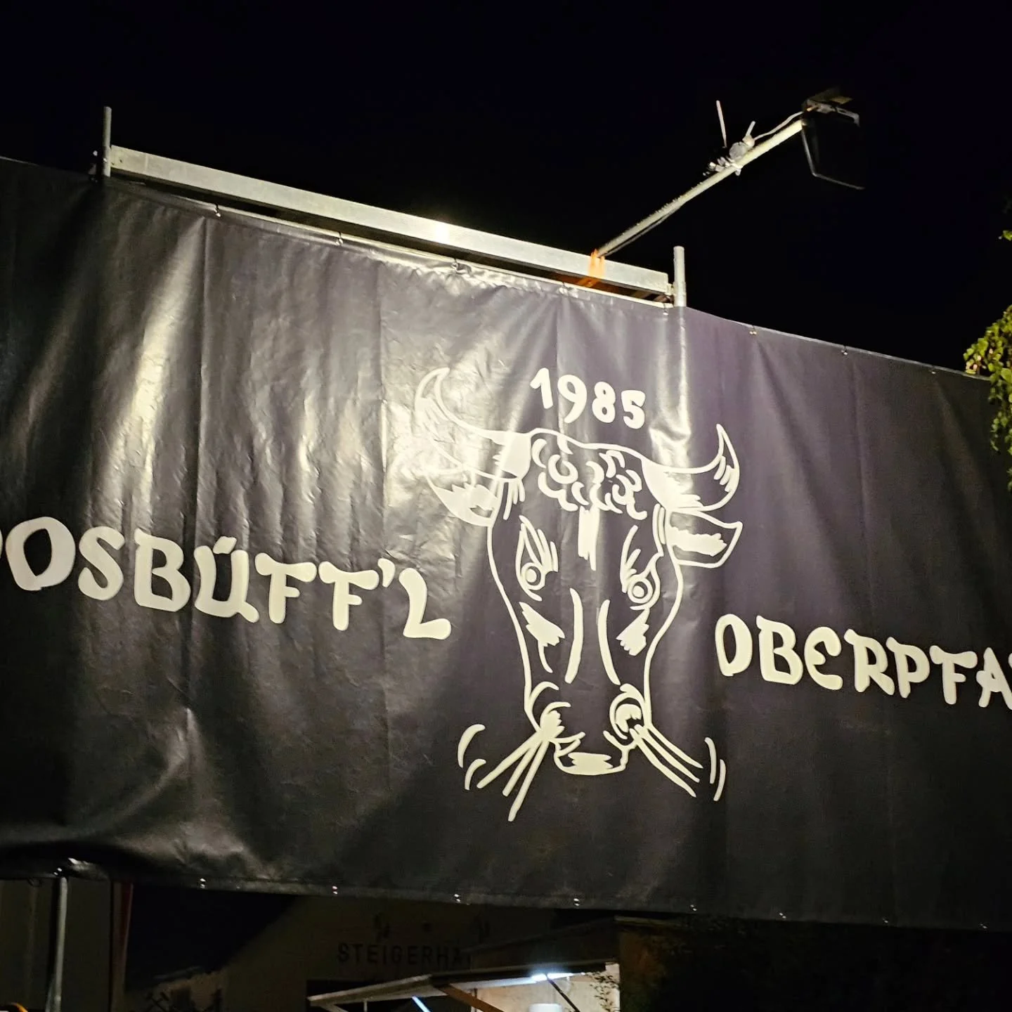 Basti und Chriss bei den Moosb&uuml;ff'l Oberpfalz zum 40-J&auml;hrigen bestehen.
Wir gratulieren herzlichst!