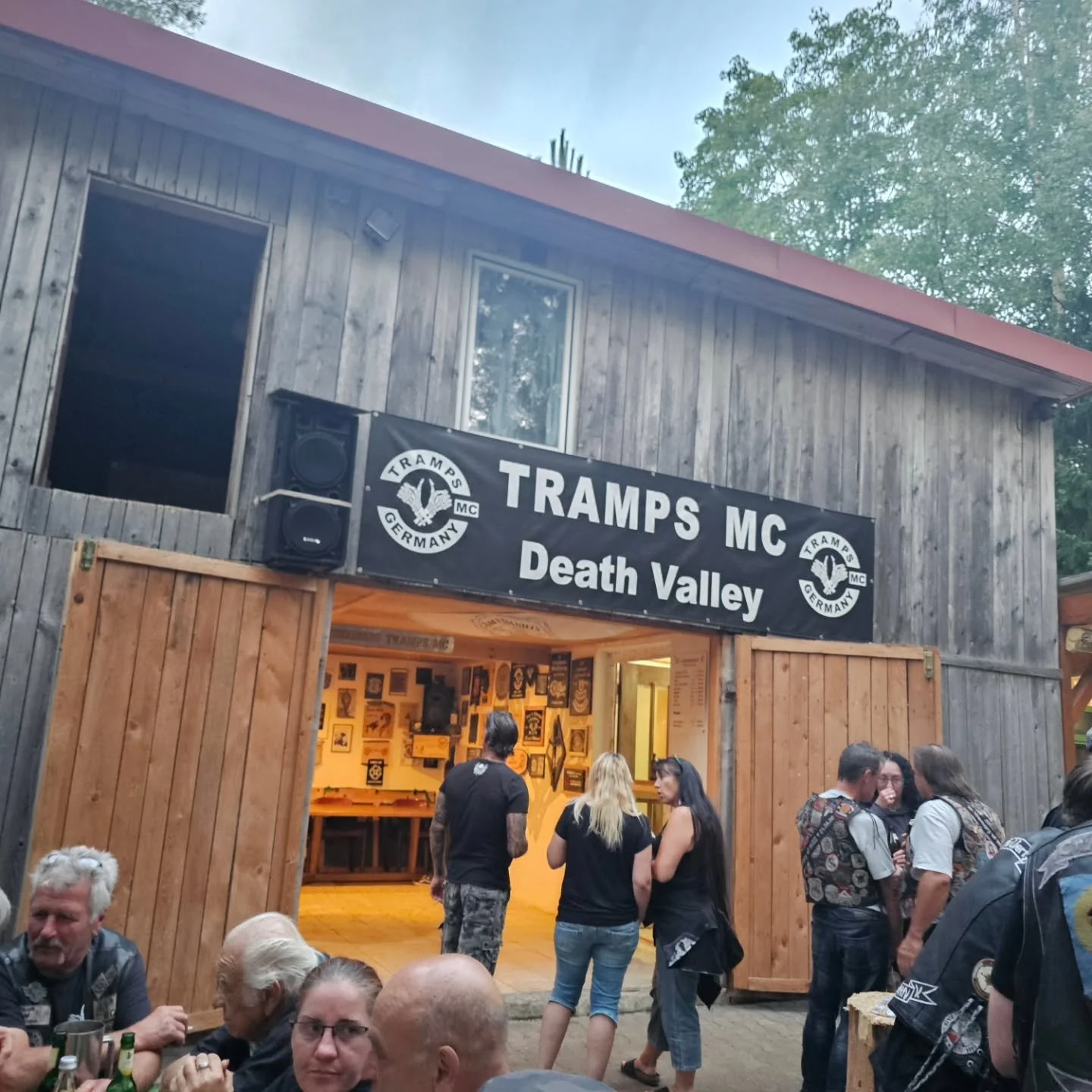 Vice Basti und Member Chriss bei den Tramps MC Death Valley Pommelsbrunn.
Was wie immer eine mega geile Party mit vielen alten Bekannten und Freunden.