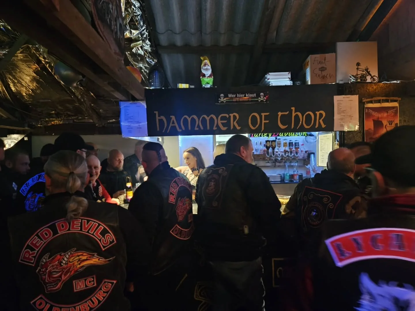 Unser Pr&auml;si Klause ist einer Einladung aus dem hohen Norden gefolgt und hat unsere Freunde @hammer_of_thor_mc_hollen besucht.
Eine sehr coole Party und es war sch&ouml;n alle wieder zu treffen 😊
Schade, dass nicht mehr von uns kommen konnten.
N