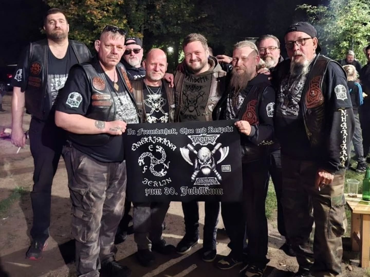 Secretary Chriss und Hangaround Heiko haben den weiten Weg nach Tutow auf sich genommen um die Enh&auml;rjarna Berlin zum 30. Jubil&auml;um zu besuchen!
Der Berserker MC hat hierf&uuml;r deren Clubhaus zur Verf&uuml;gung gestellt 👍
War eine sch&ouml