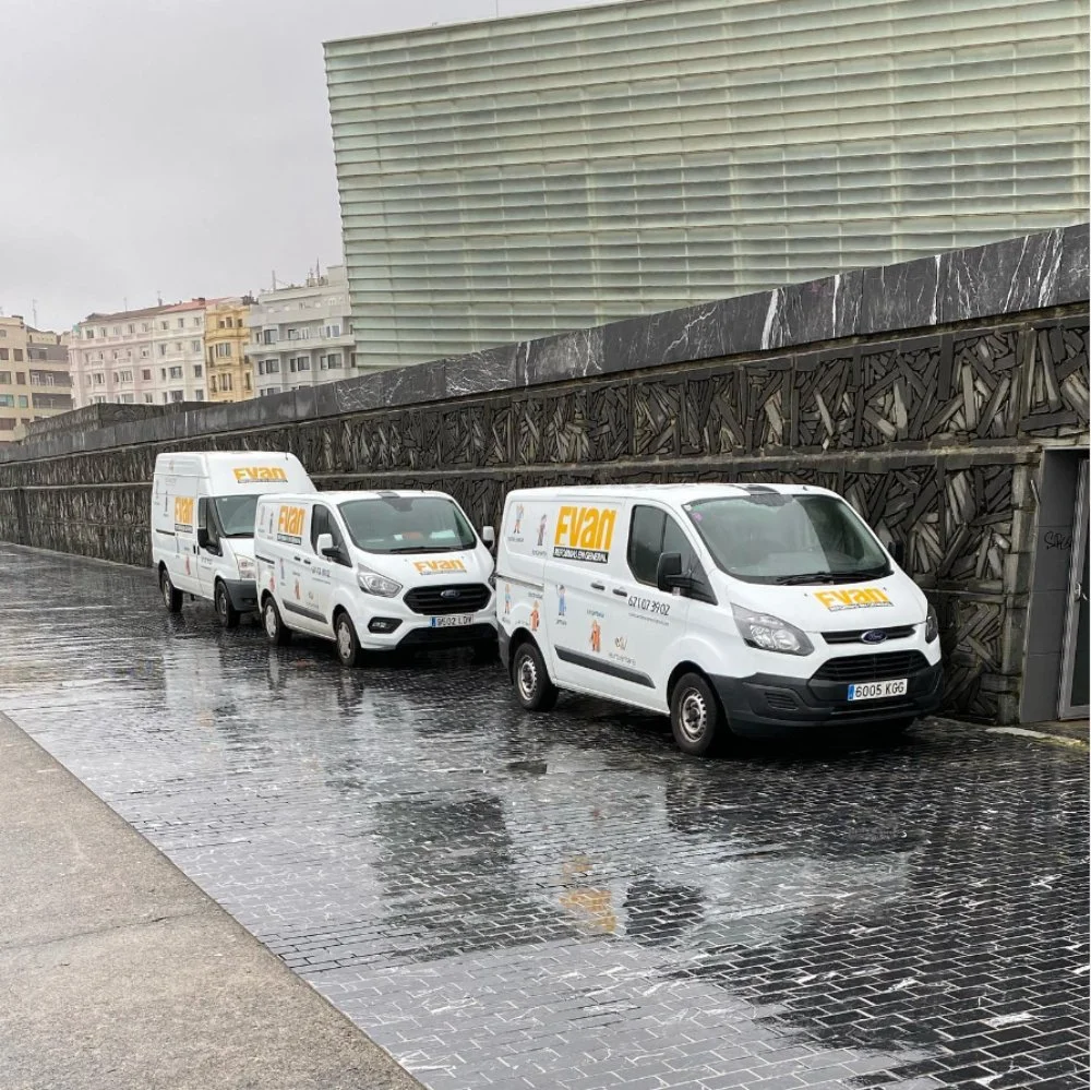 Foto furgonetas en el Kursaal