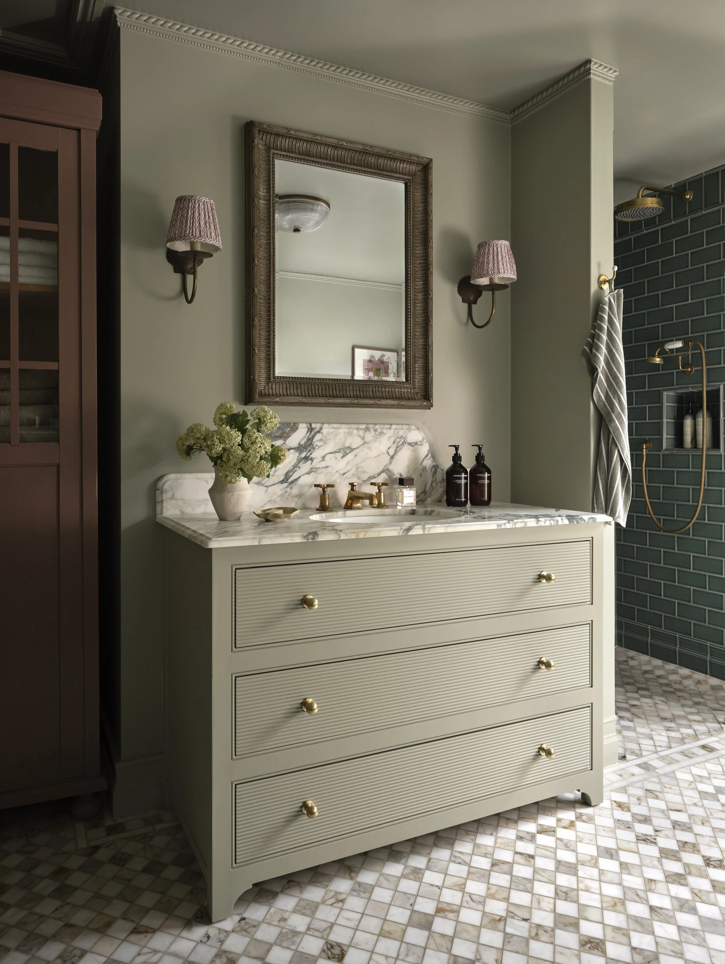 FF_25.20.13_bathroom_05 1.jpg