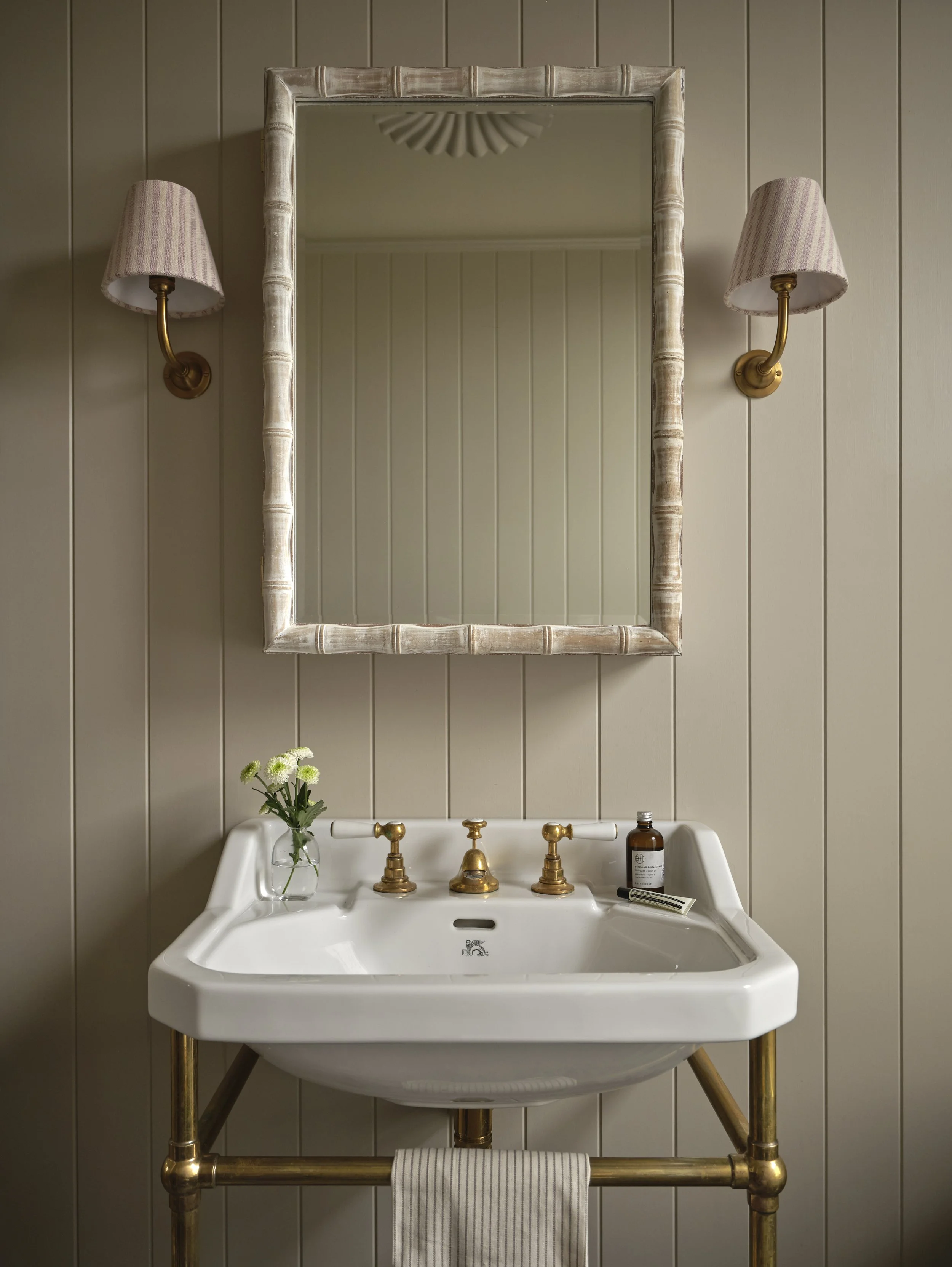 FF_25.20.13_Bathroom 2_03.jpg