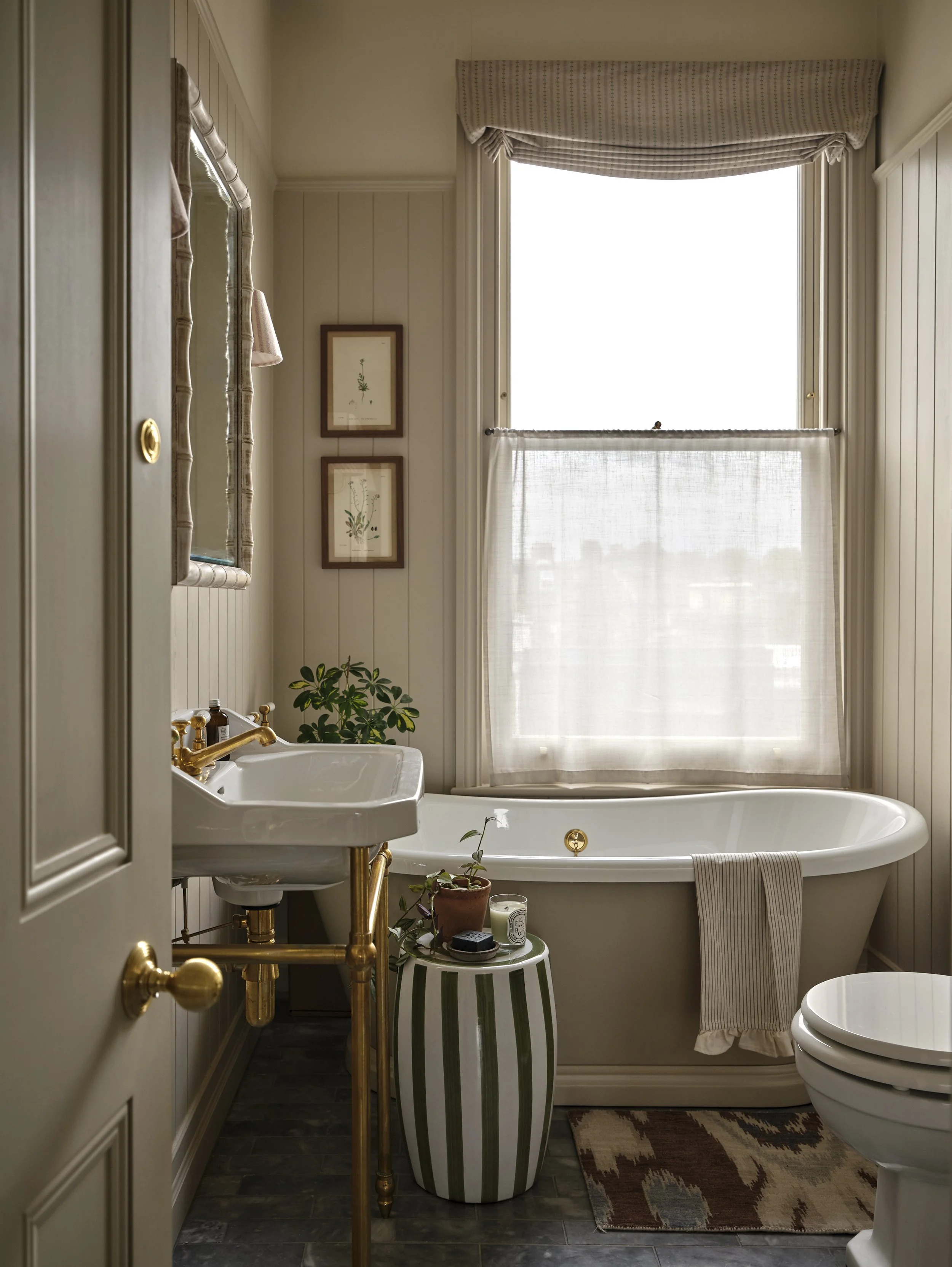 FF_25.20.13_Bathroom 2_01.jpg