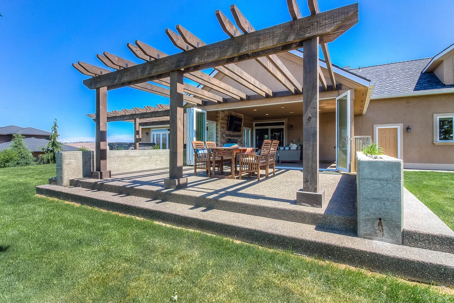 Pergola patio with dining table and lawn