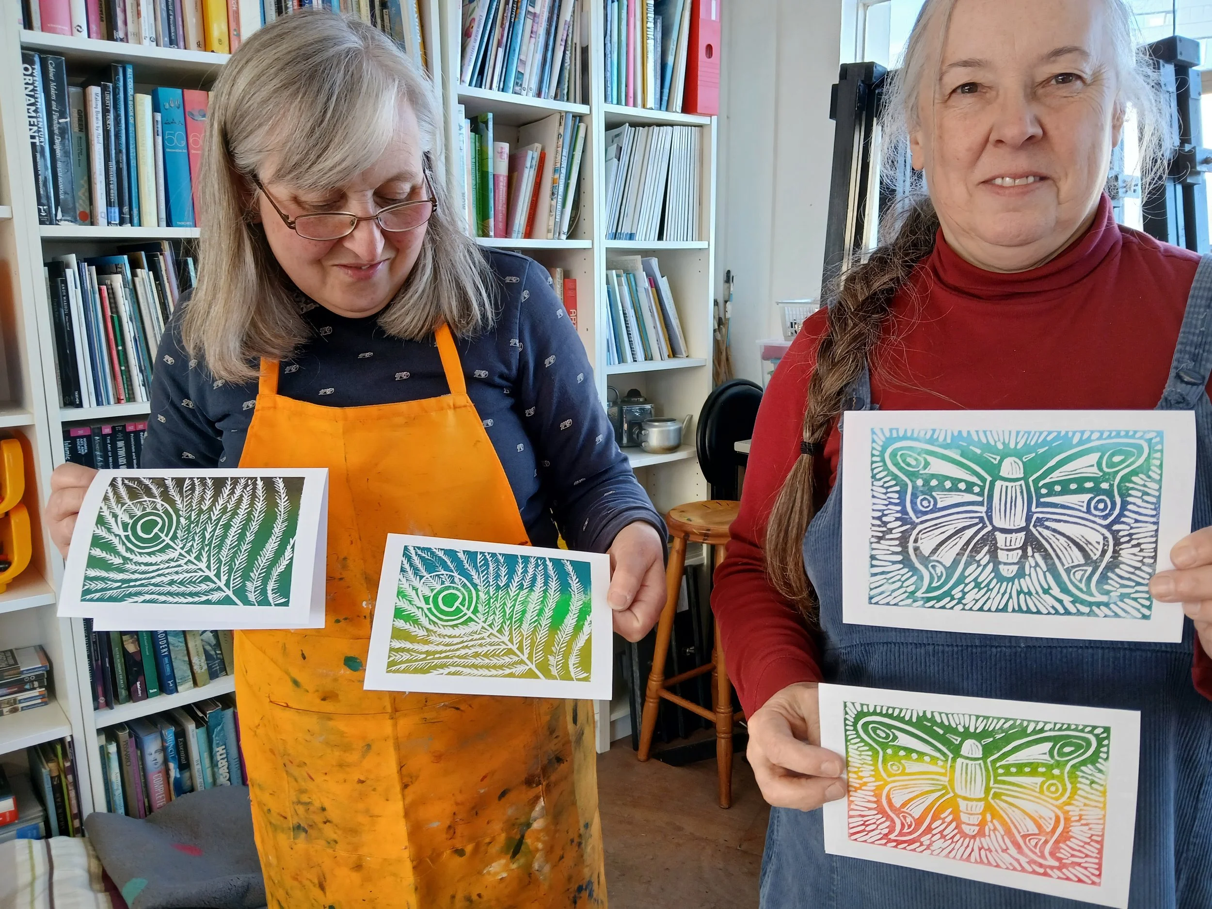 linoprinting students.jpg