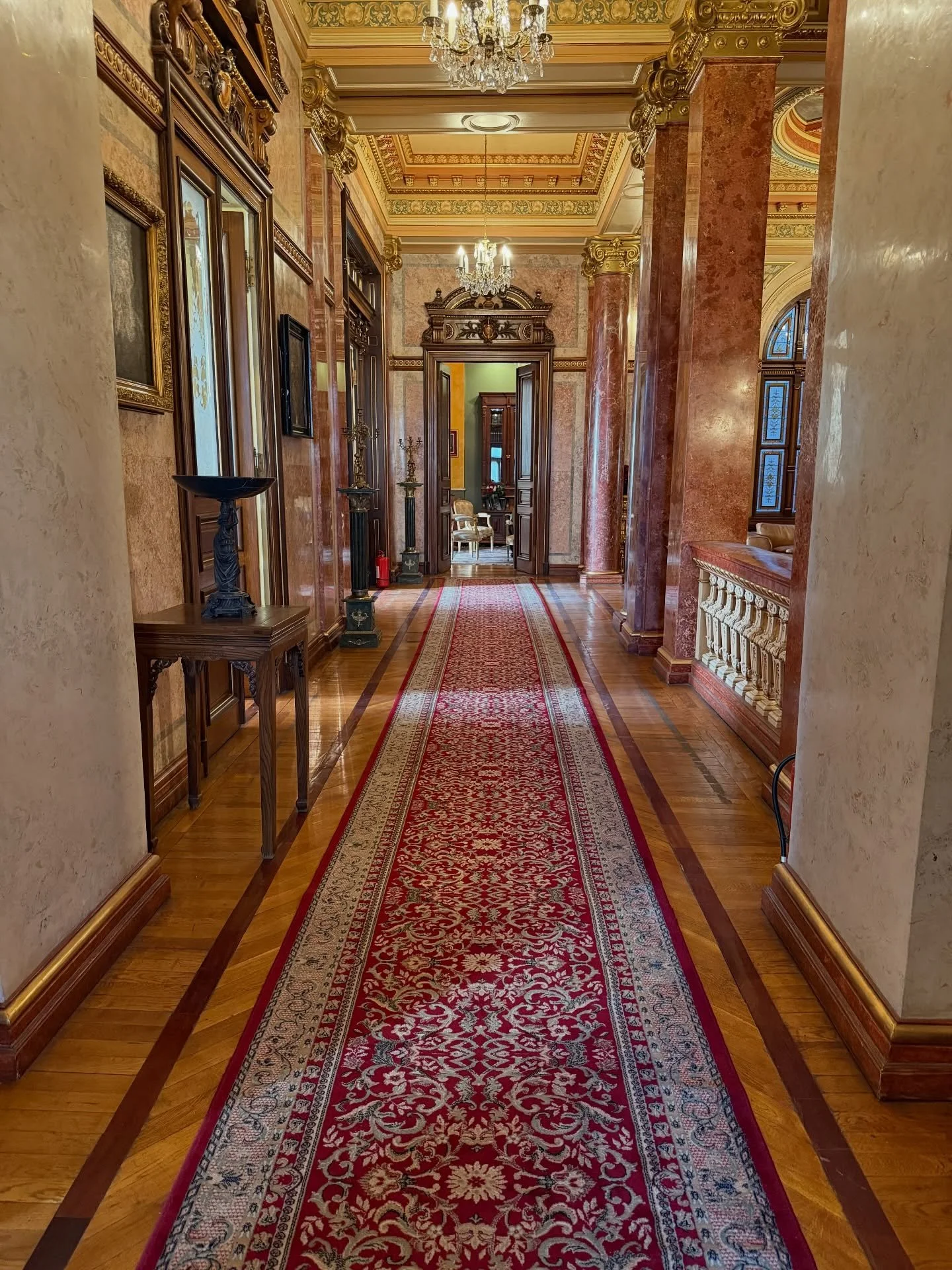 Palais Ghica Victoria never ceases to amaze 😍
A sold-out day filled with history, beauty, and wonderful guests exploring one of Romania&rsquo;s most elegant palaces.
See you again on 13&ndash;14 December for new stories and discoveries.
✨ More on ar