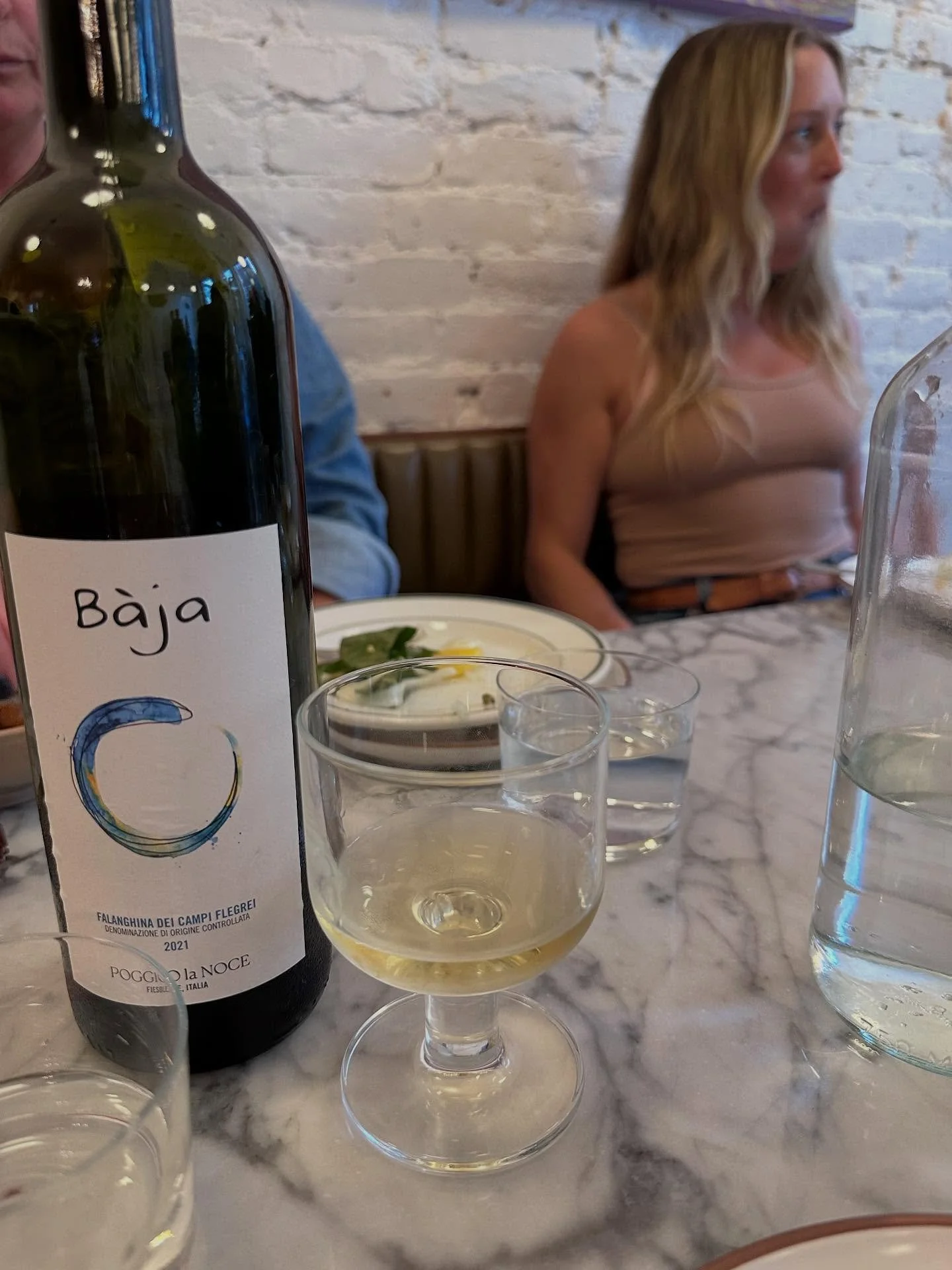 Delicious 🤤 dinner at QUANTO BASTA. 🍷 🍕 🥗 🍨 Started with  Poggio la Noce&rsquo;s Baja &mdash; always great.  Thanks @coco.devenish for the recommendation and @devenishwines for your fab wine portfolio. #drinkitalianwines #staceyandfrancois #know