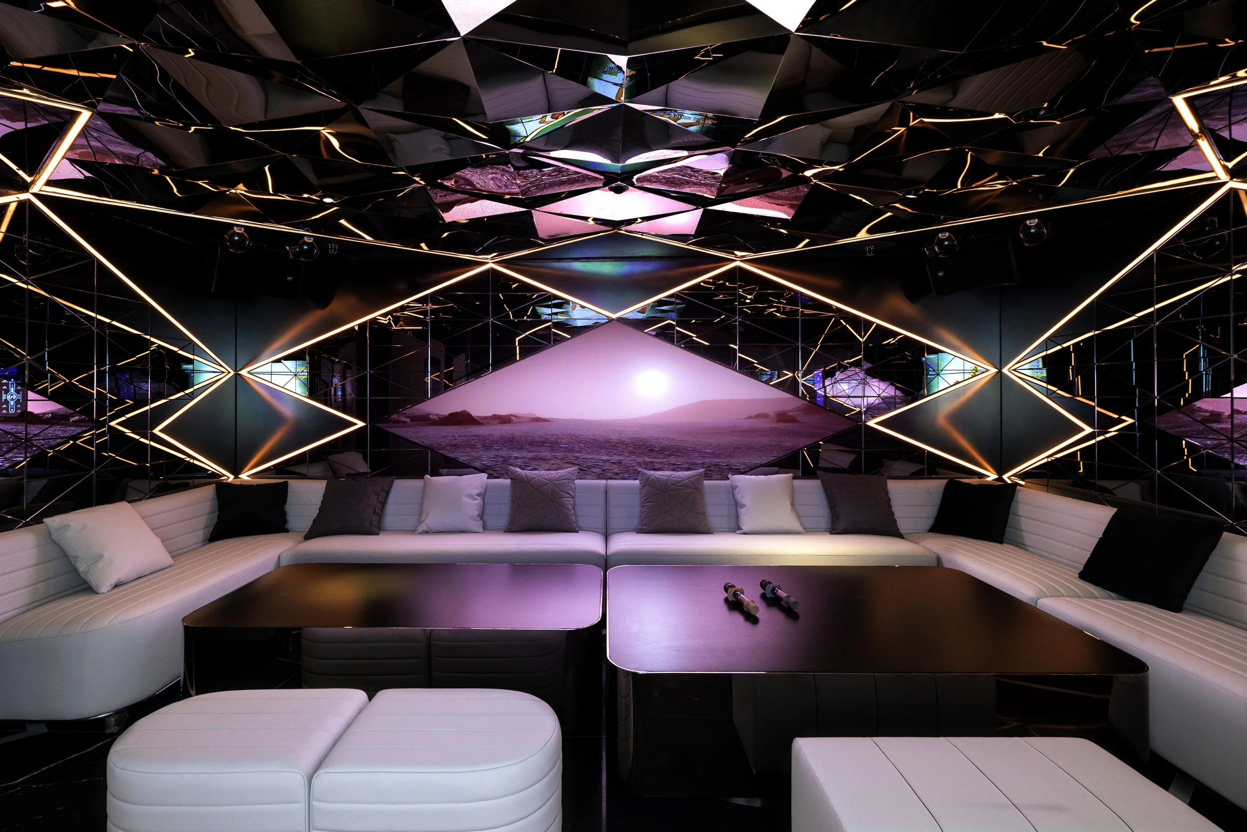 U9 room 04 - darker.jpg
