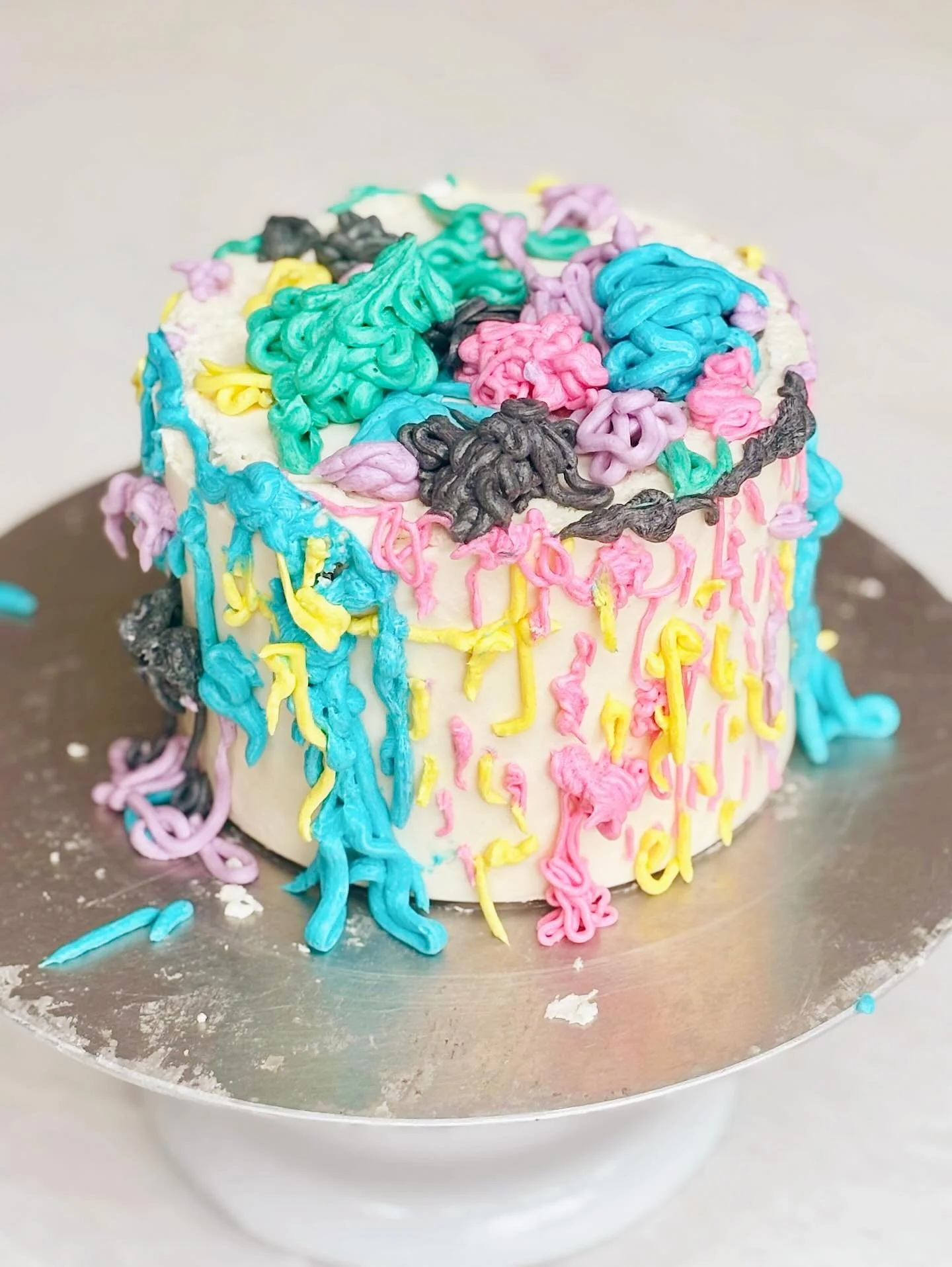 The only thing more fun than decorating Penny’s birthday cake was letting her decorate her own! π©· am I biased or is there an eye for color here? πππ¨π