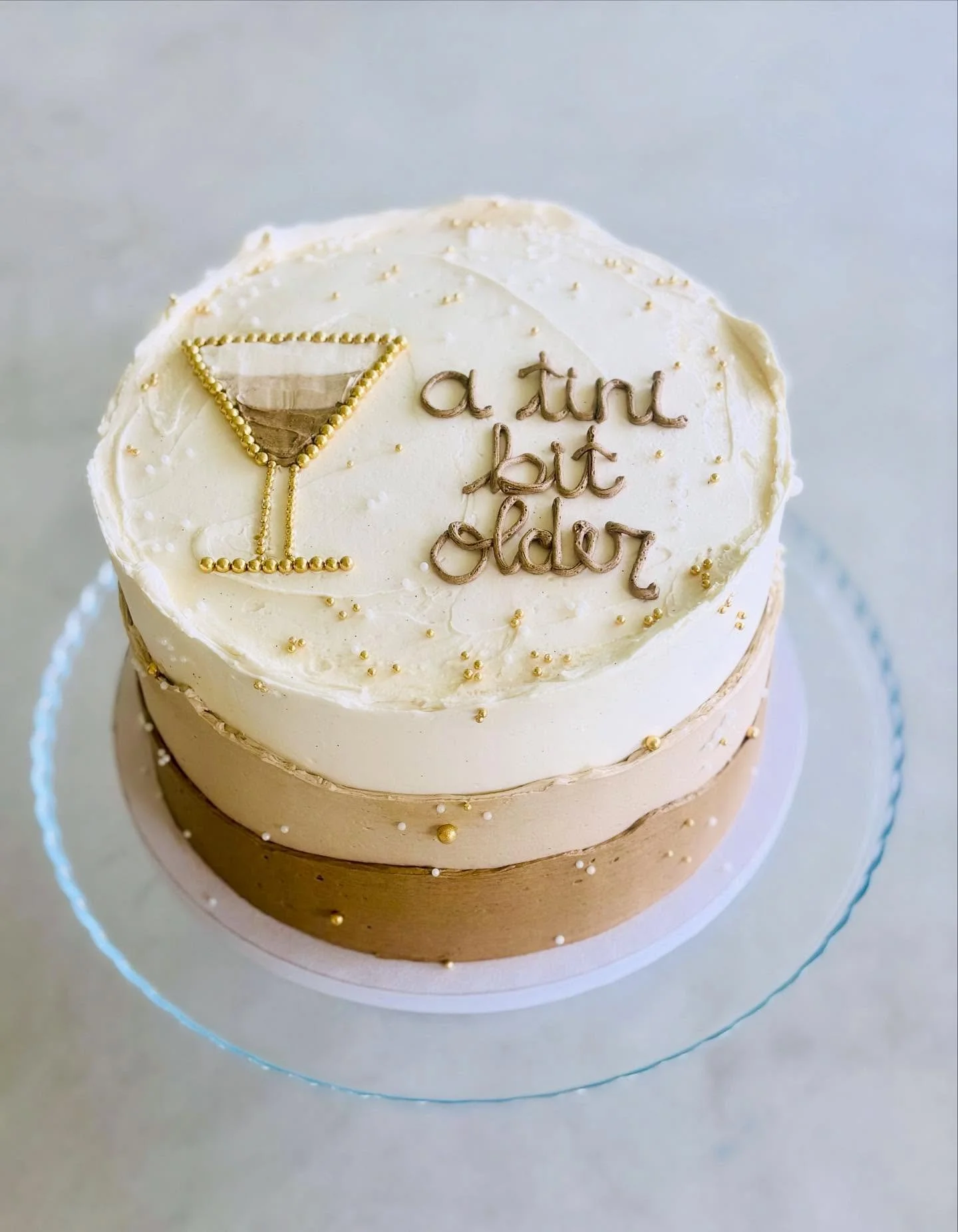 Espresso martini birthday cake! πΈ
Mocha cake with chocolate ganache and cafe latte buttercream ππΌπ€
#cake #tinibitolder #tinibitoldercake #espressocake #espressomartinicake #cakedecorating #cakedesign #cakecakecake