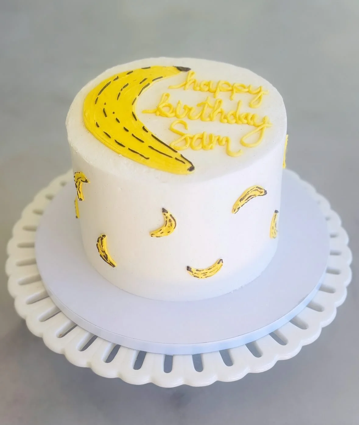 This cake is bananas! B-A-N-A-N-A-S 🍌🍌🍌
Banana cake with cream cheese frosting and vanilla buttercream 💛

#cakecakecake #cakedecorating #bananacake #bananacake🍌
