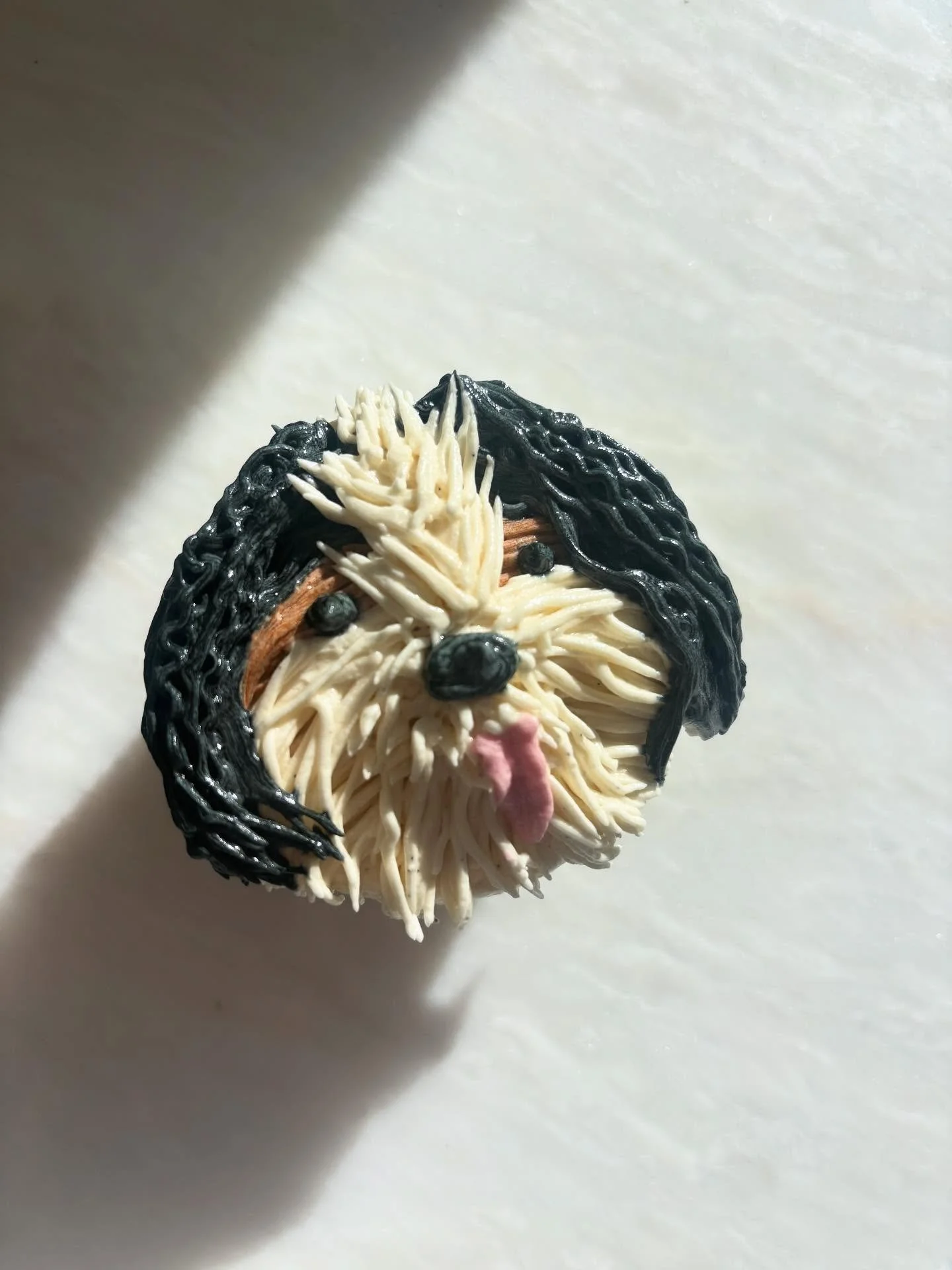 Loved turning this cutie into birthday cupcakes! Scroll to see the most adorable muse 🐶

#cupcakes #cupcakedesign #pupcakes #dogcupcake #cupcakedecoration